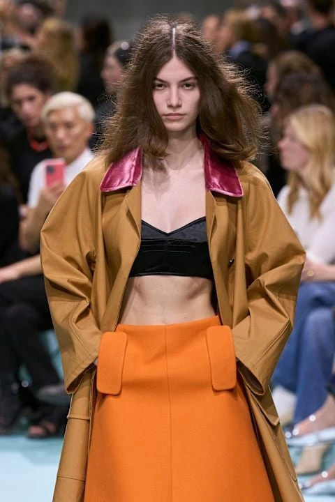 Табиғи келбет: Шынайылық сәнге айналған заман