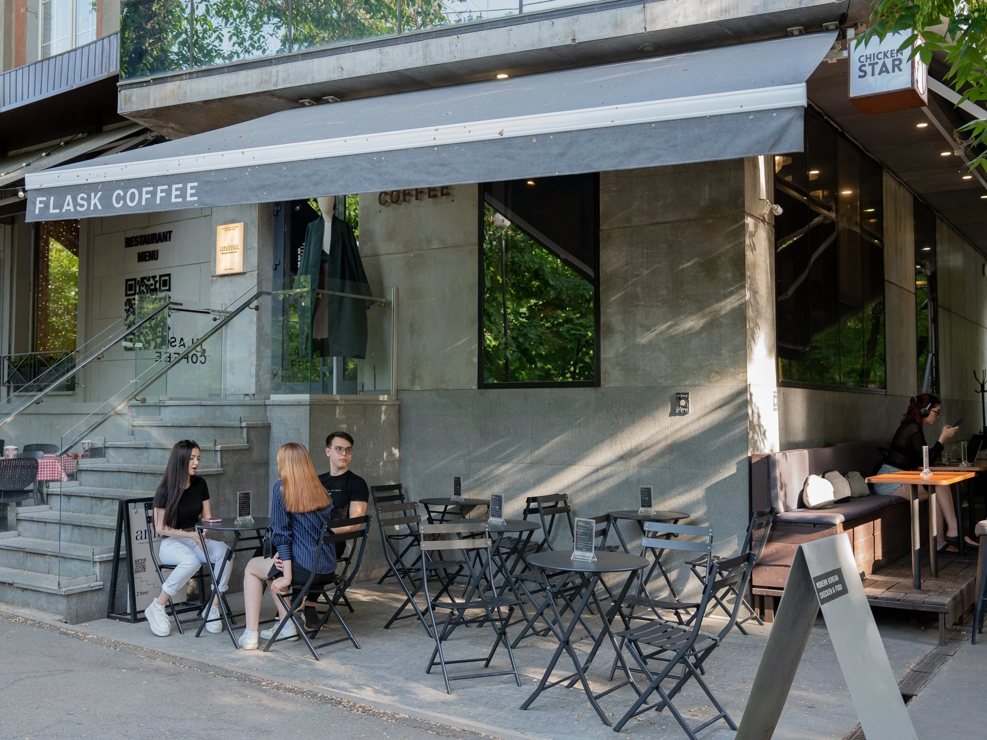 Әсем үстелдер: Алматының үздік жазғы алаңқайлары