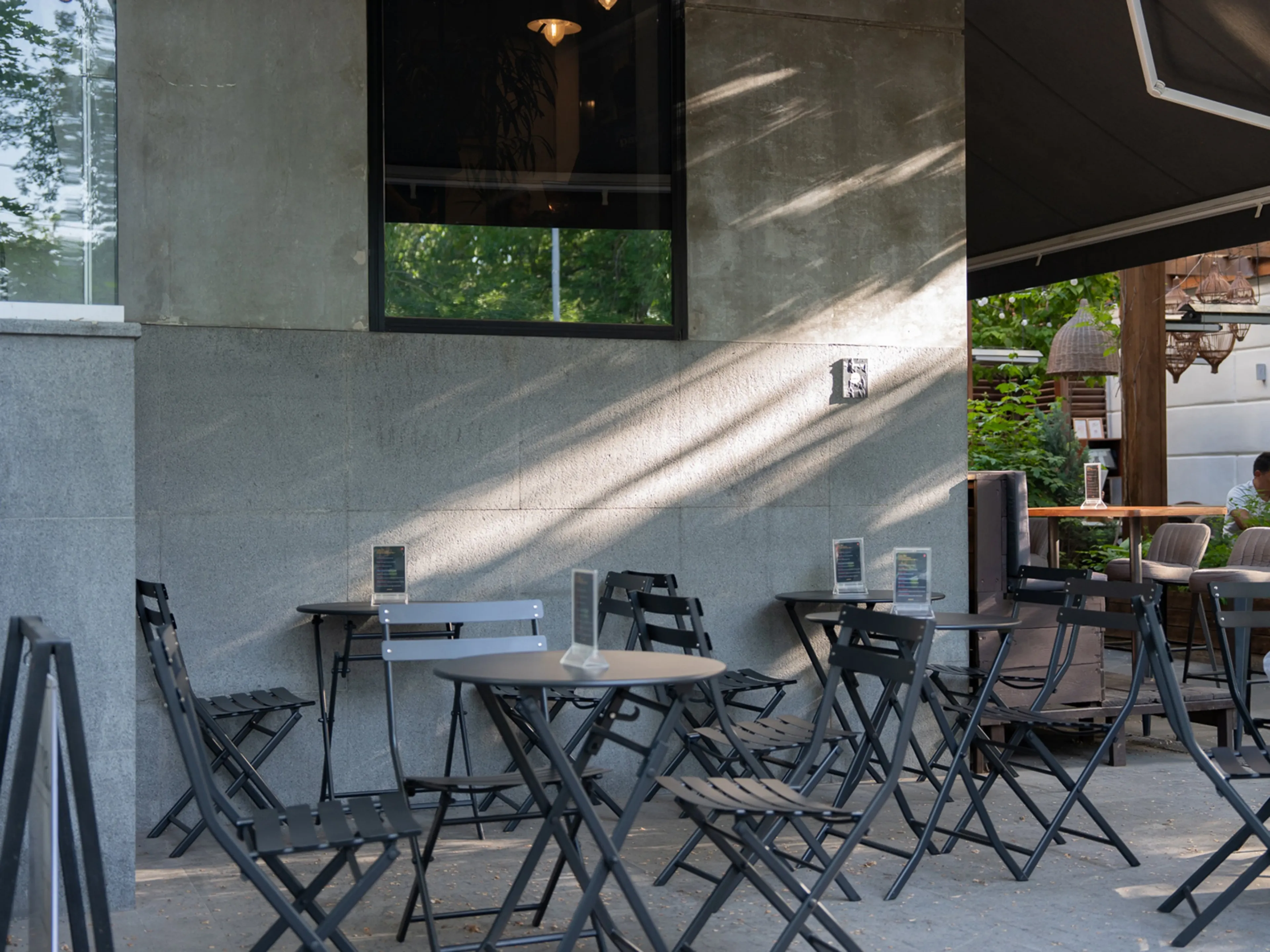 Әсем үстелдер: Алматының үздік жазғы алаңқайлары