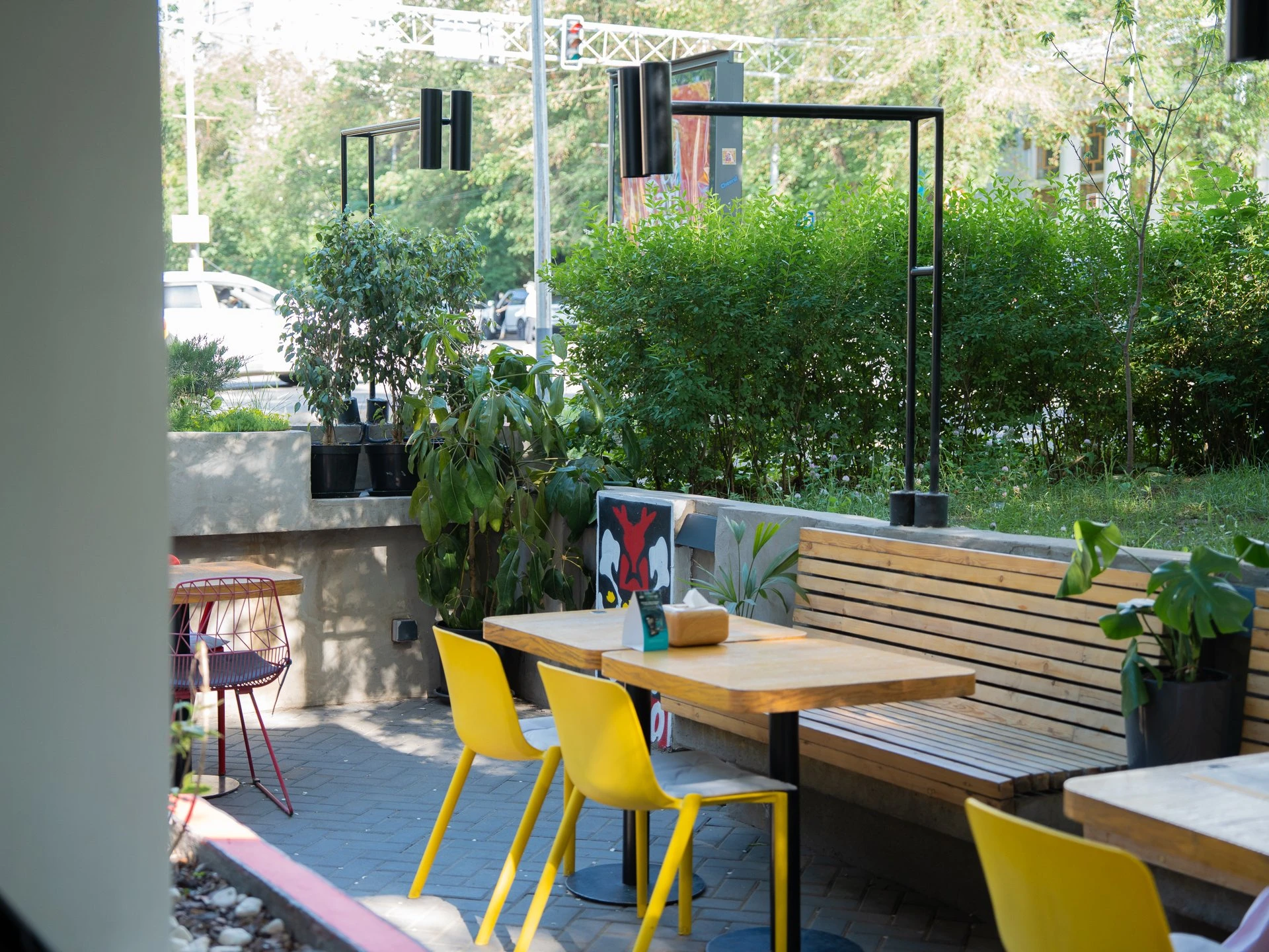 Әсем үстелдер: Алматының үздік жазғы алаңқайлары