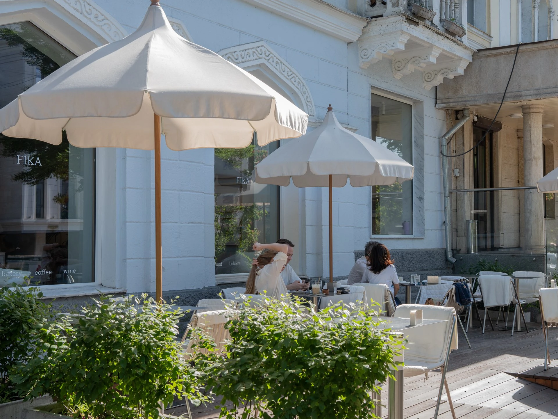 Әсем үстелдер: Алматының үздік жазғы алаңқайлары