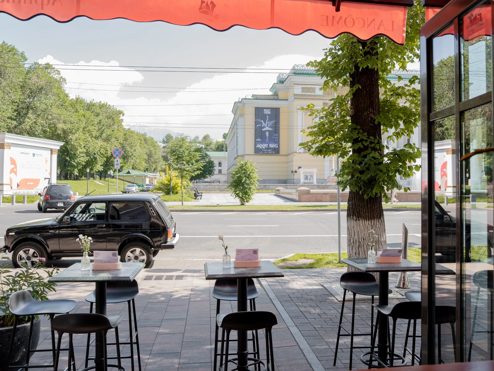 Әсем үстелдер: Алматының үздік жазғы алаңқайлары