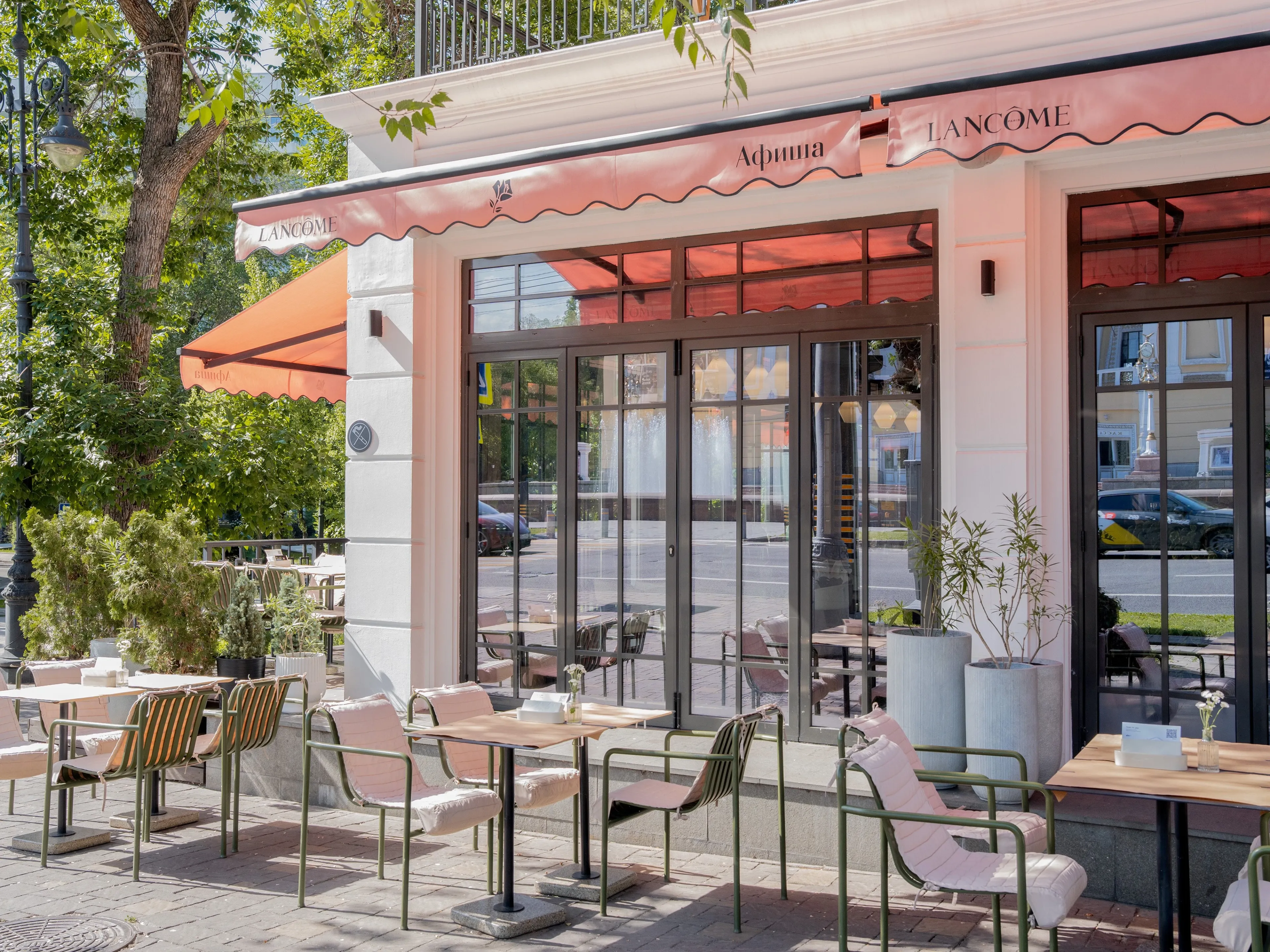 Әсем үстелдер: Алматының үздік жазғы алаңқайлары