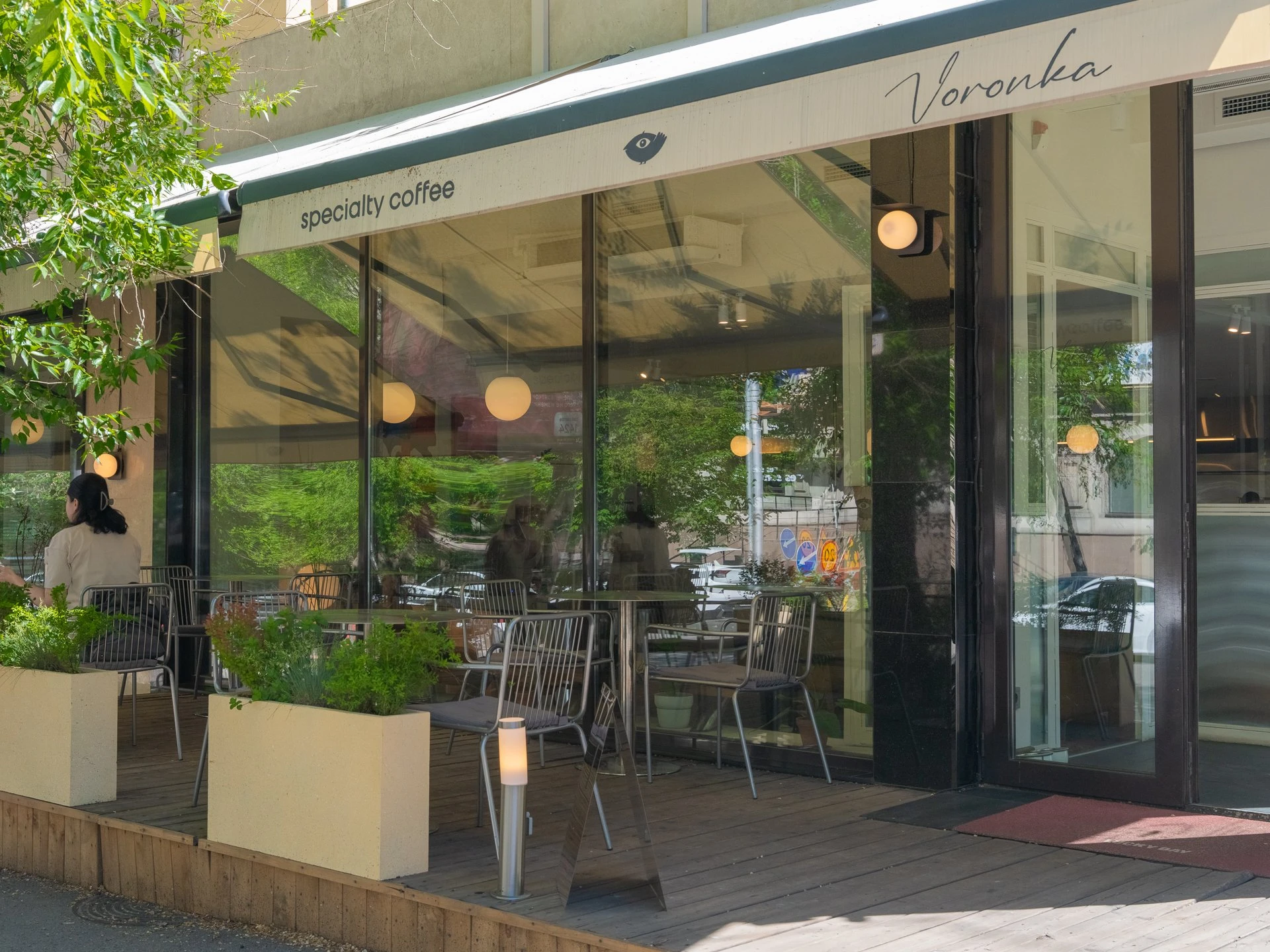 Әсем үстелдер: Алматының үздік жазғы алаңқайлары