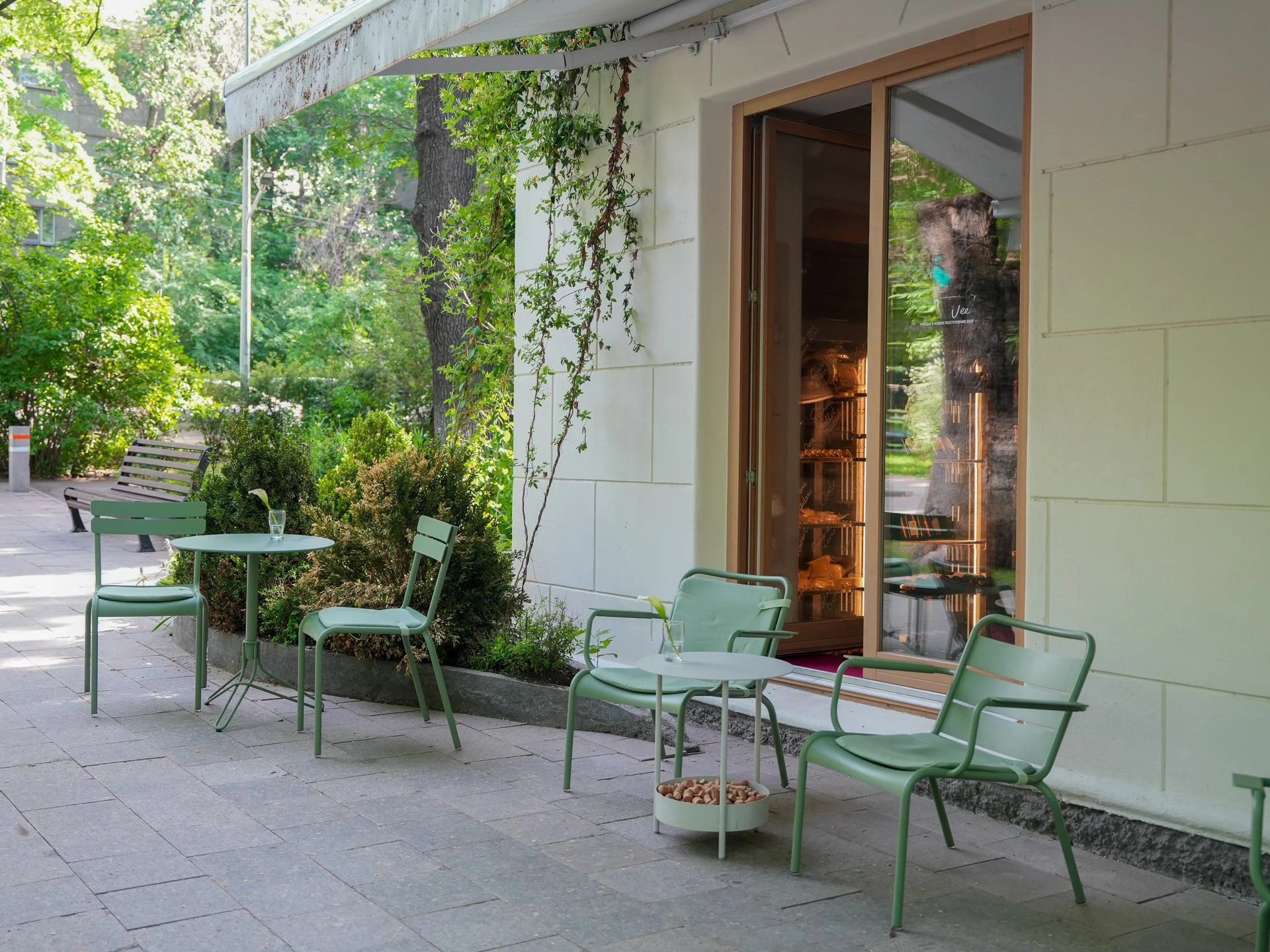 Әсем үстелдер: Алматының үздік жазғы алаңқайлары