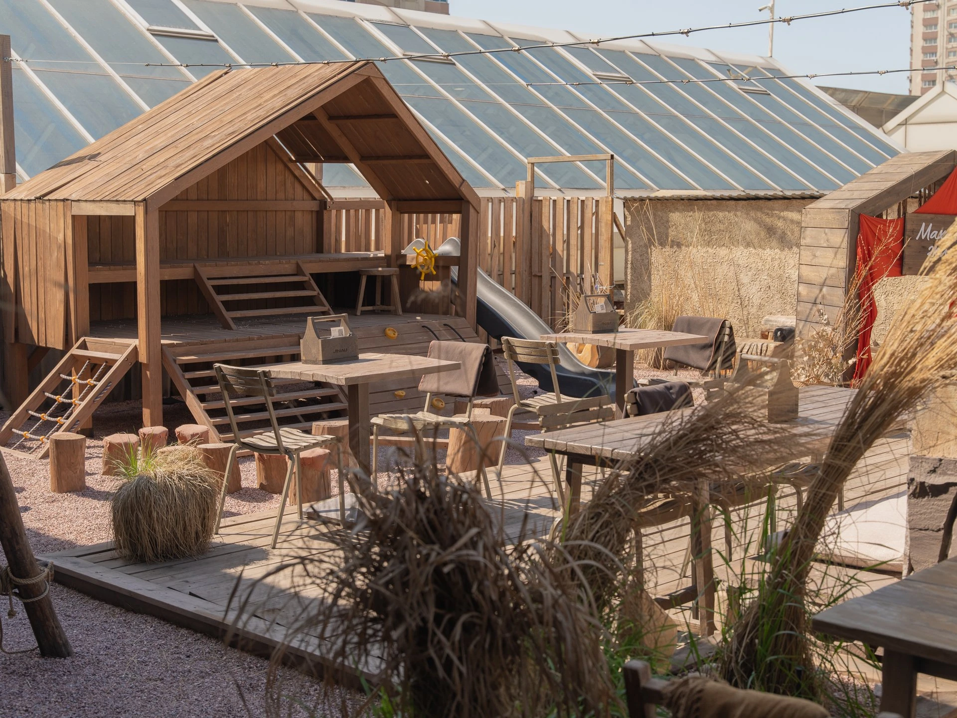 Әсем үстелдер: Алматының үздік жазғы алаңқайлары