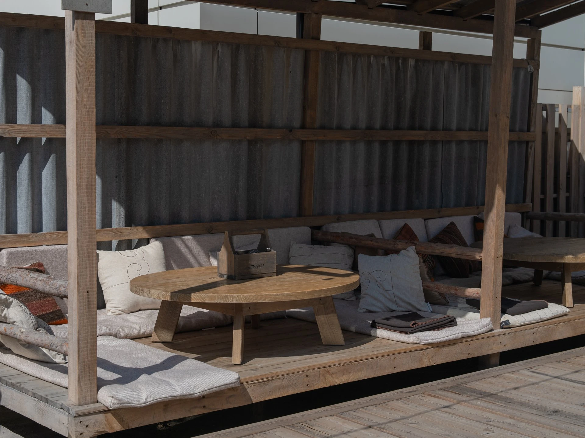 Әсем үстелдер: Алматының үздік жазғы алаңқайлары