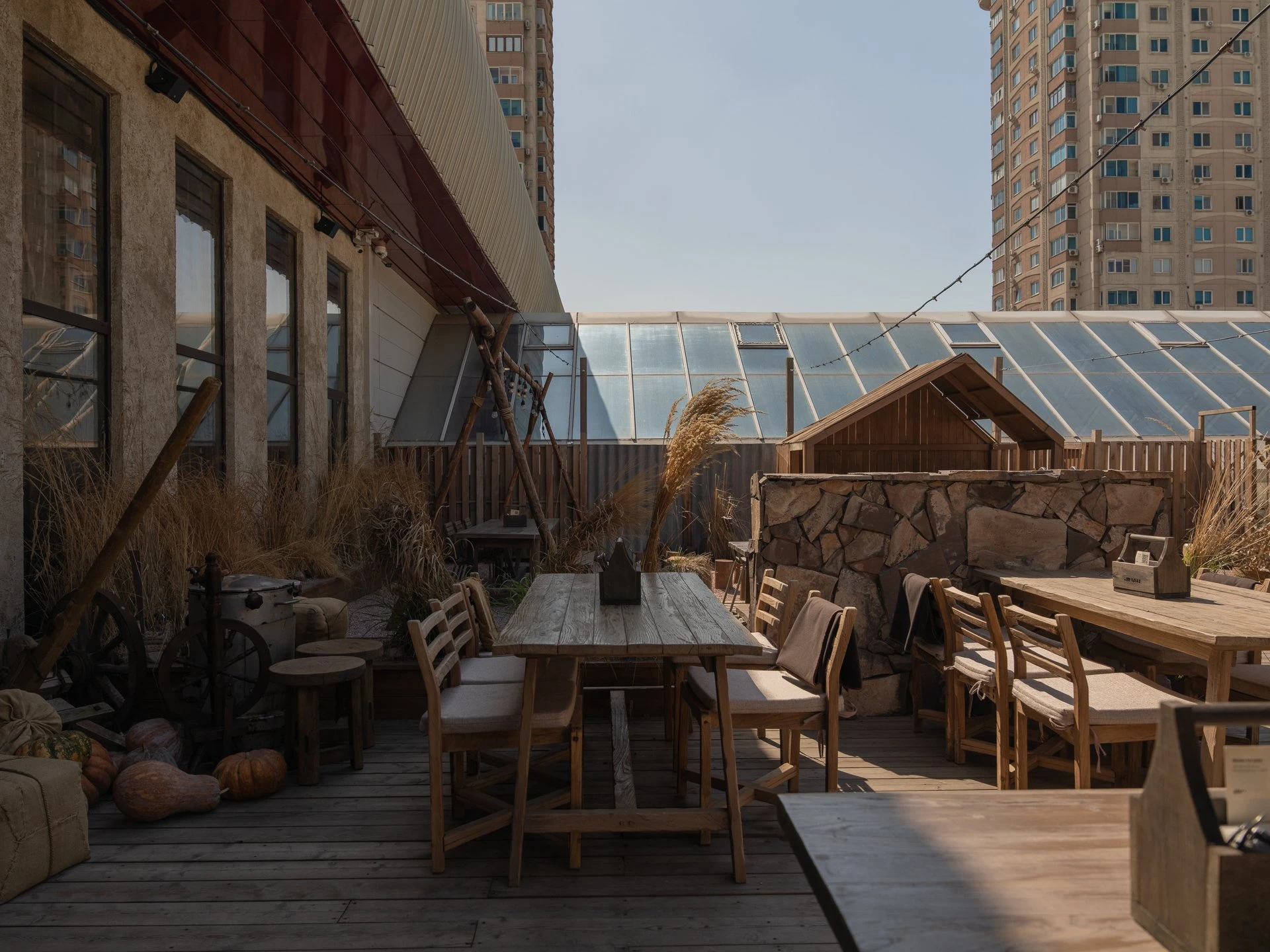 Әсем үстелдер: Алматының үздік жазғы алаңқайлары