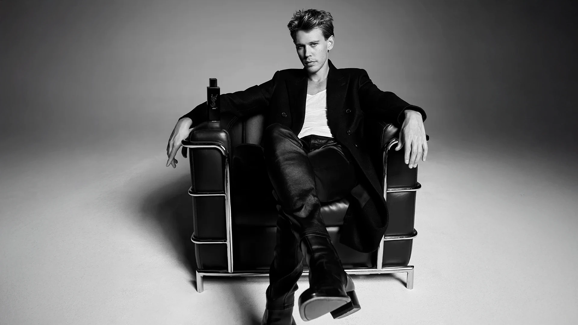 Остин Батлер YSL Beauty 
үшін | Фотограф: Грег Уильямс