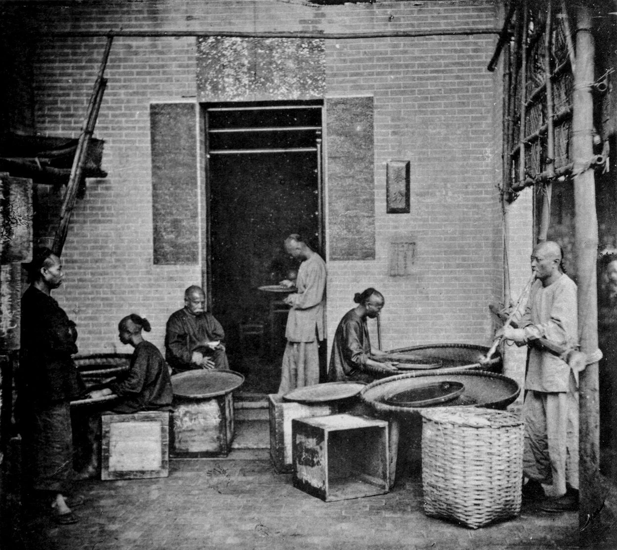 In A Chinese Tea-Hong, Canton, before 1898 (Alamy)