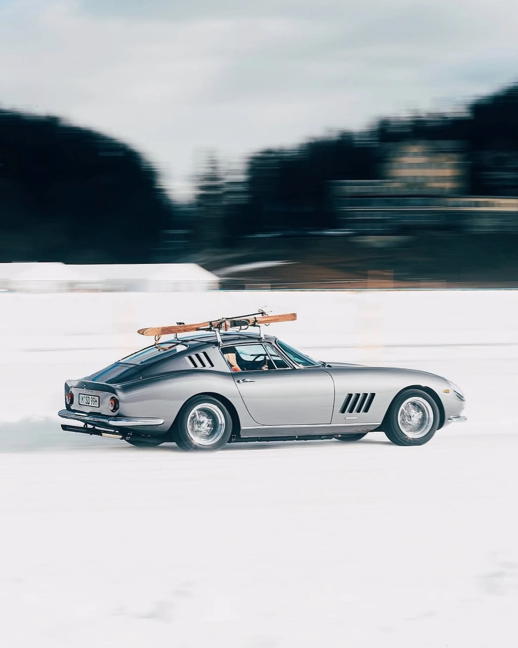 The I.C.E. St. Moritz: мұз үстіндегі автофестиваль