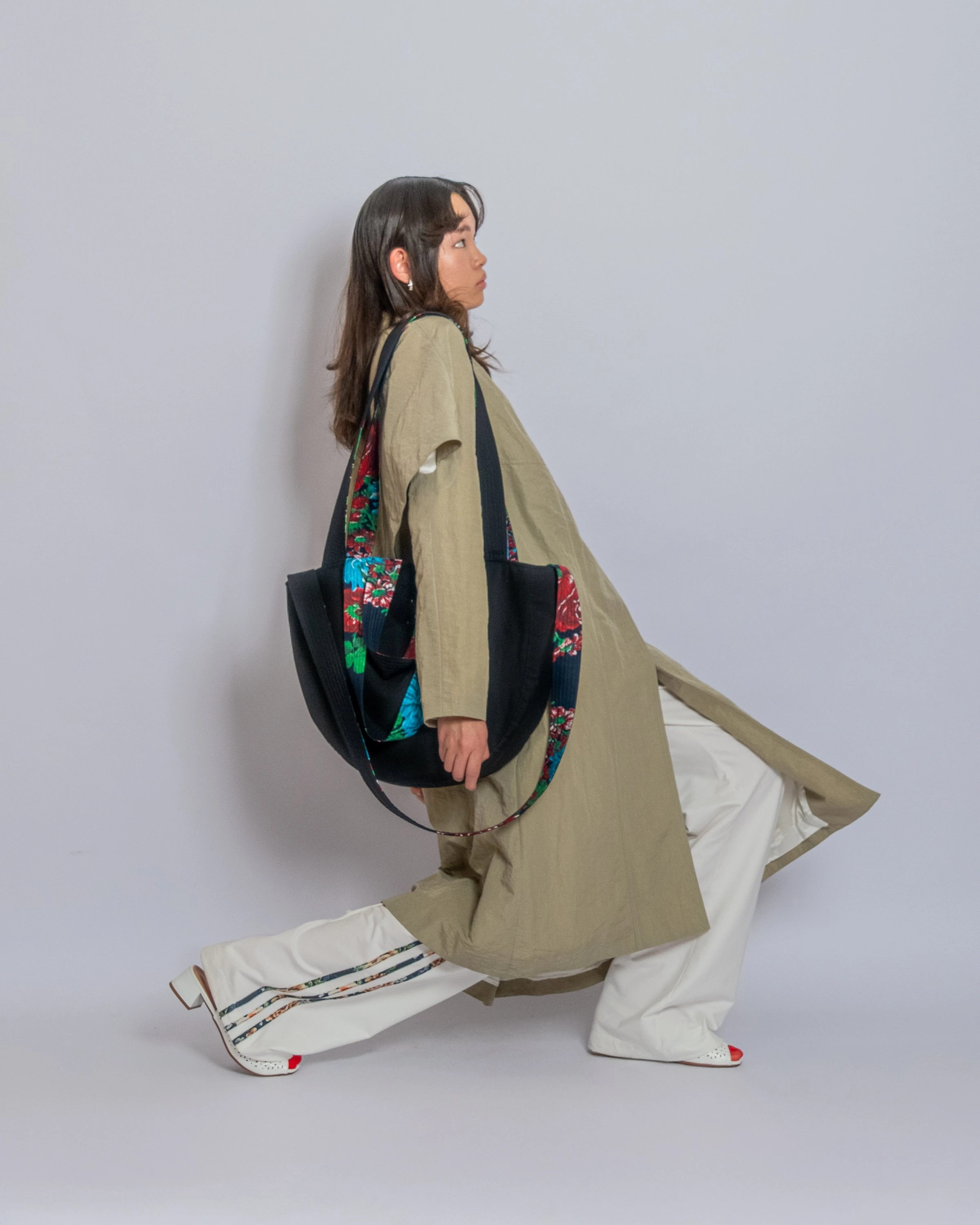 J.KIM FW 2026 көрсетіліміндегі модельдер мен музалардың автопортреттері