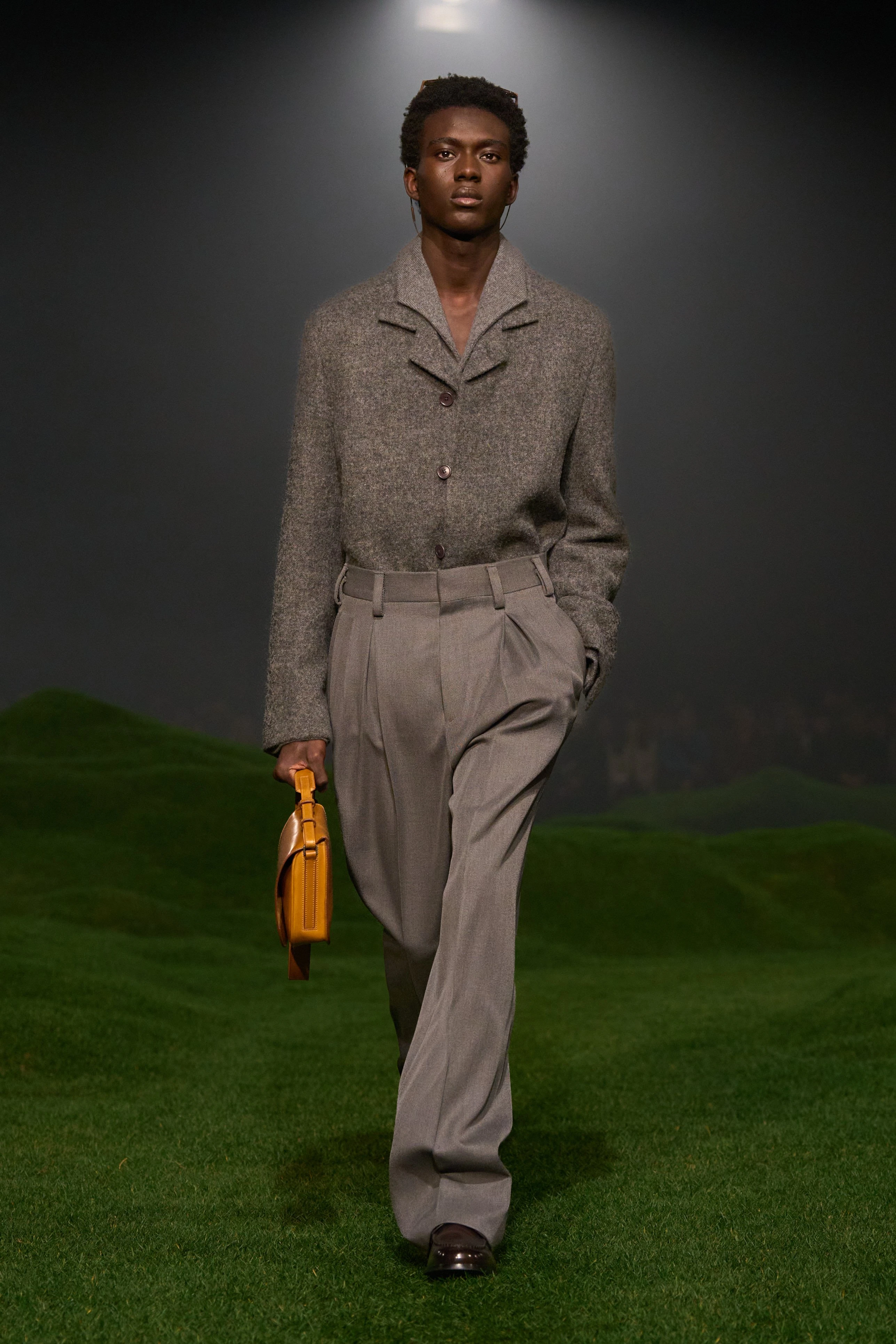 Миландағы ерлер сән апталығының үздік топтамалары