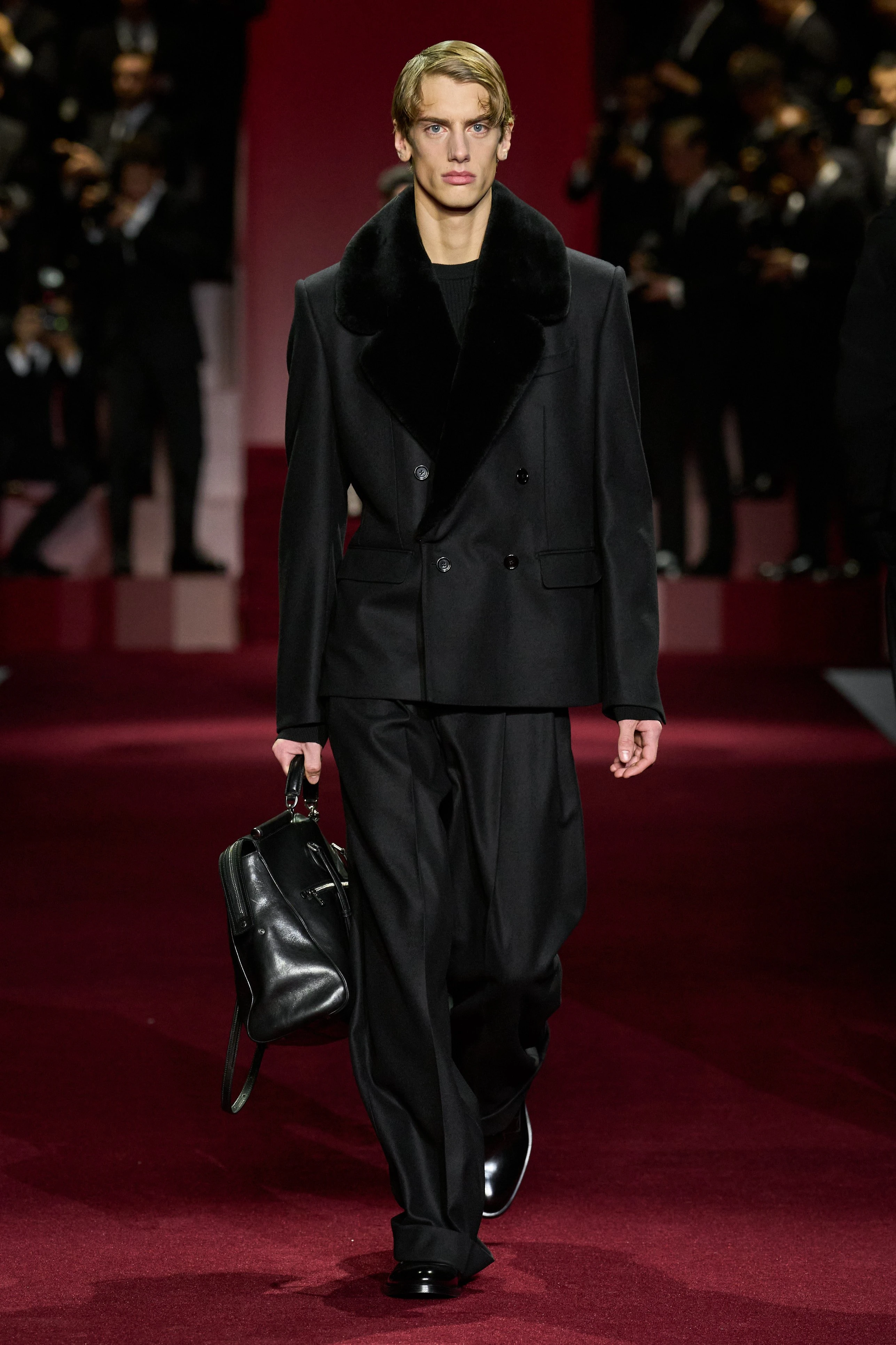 Миландағы ерлер сән апталығының үздік топтамалары