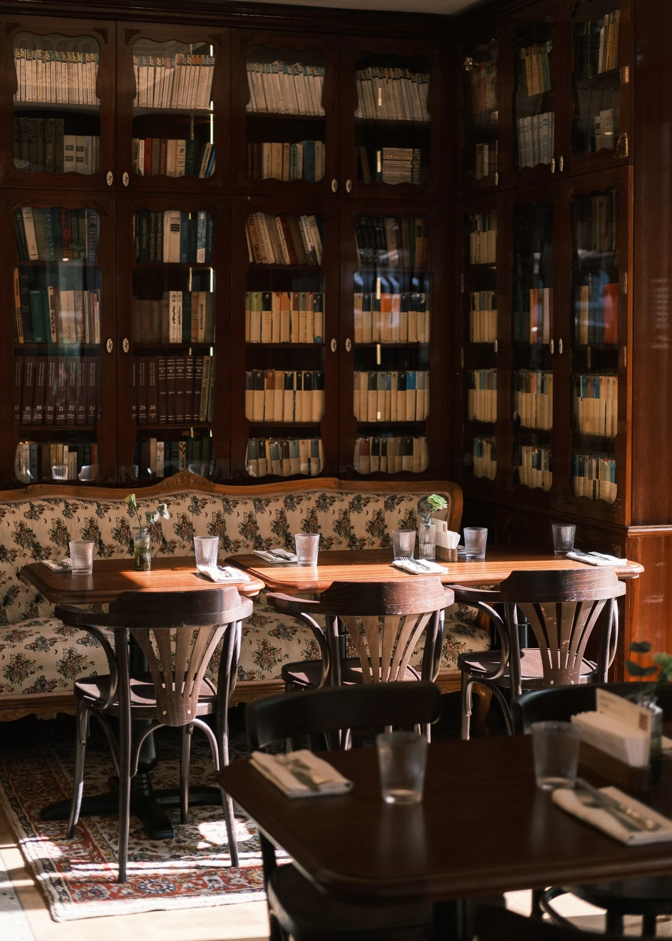 Алматының жаңа орындары: Қонаевтың пәтері, баспалдақтағы бар және тағы басқалар