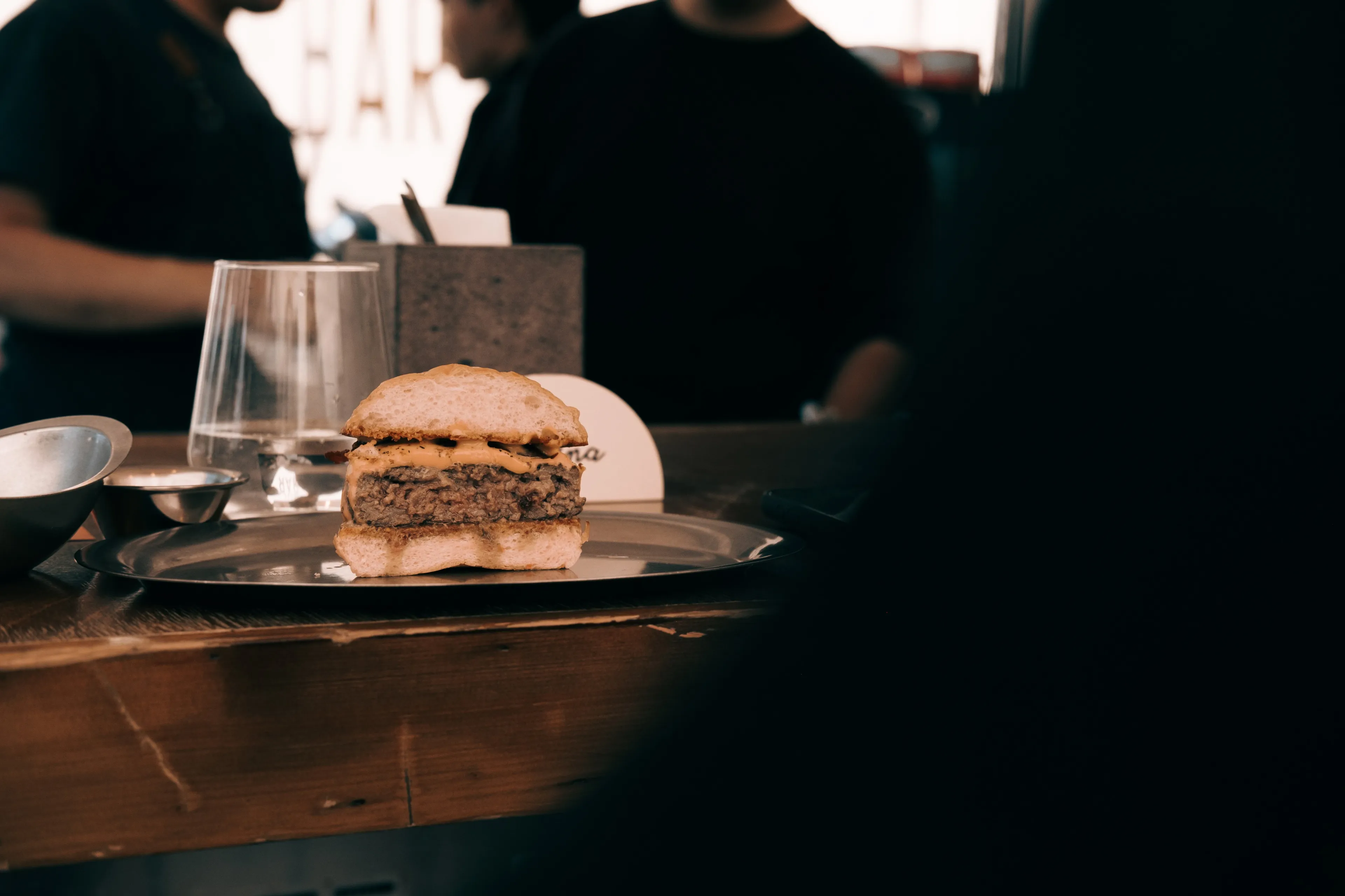 Наука о бургерах: интервью с шефом бангкокского Homeburg Тайки Раттанапонгом Цуботой