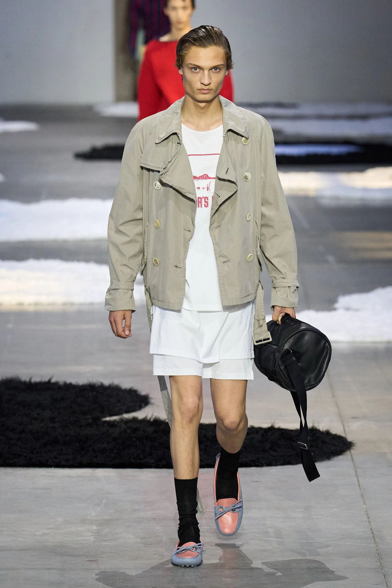 Ерлер эмансипациясы ма? Prada-ның жаңа топтамасы неден хабар береді?