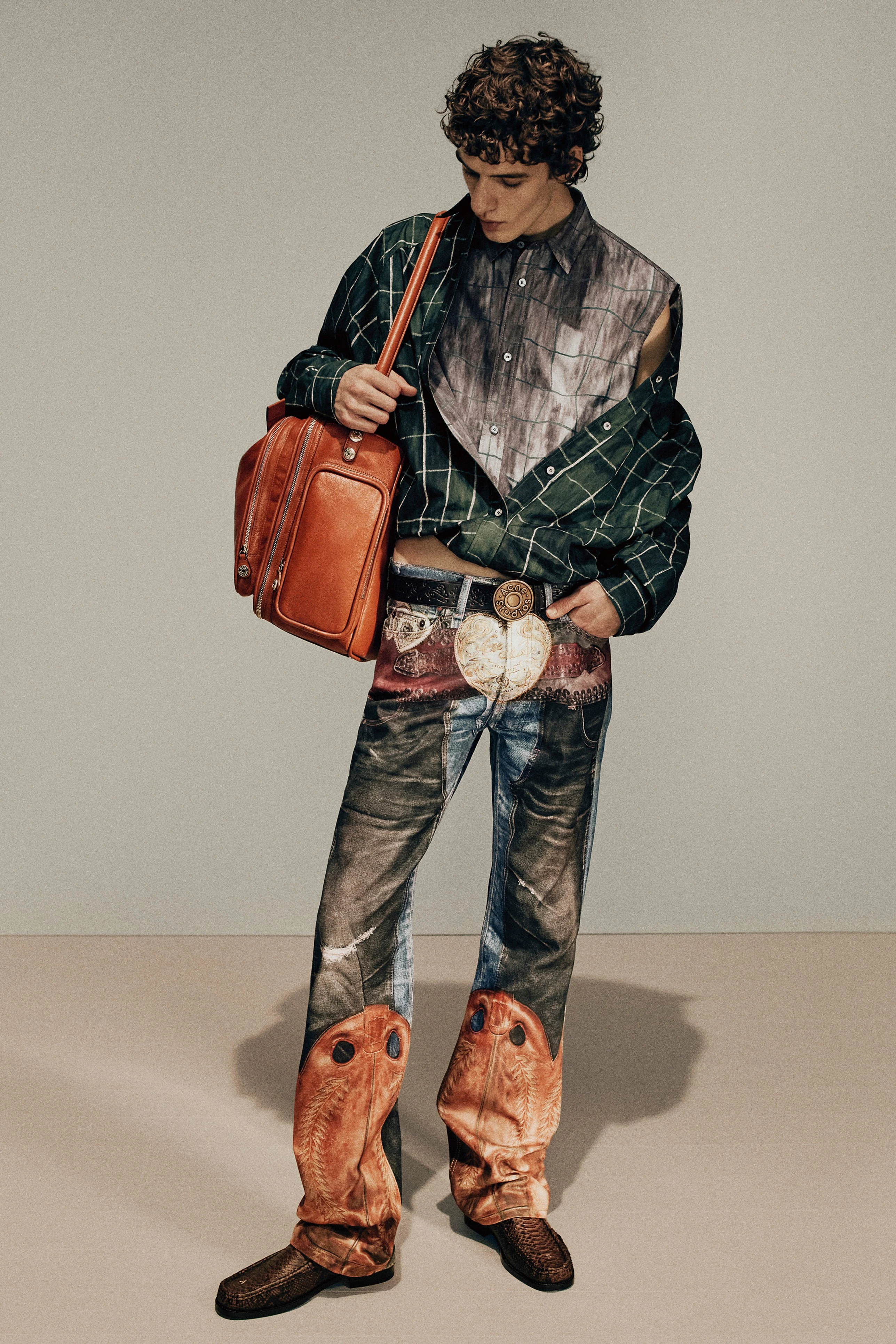 Acne Studios ұсынған ерлер киімі топтамасы: 2025 жылдың күзі