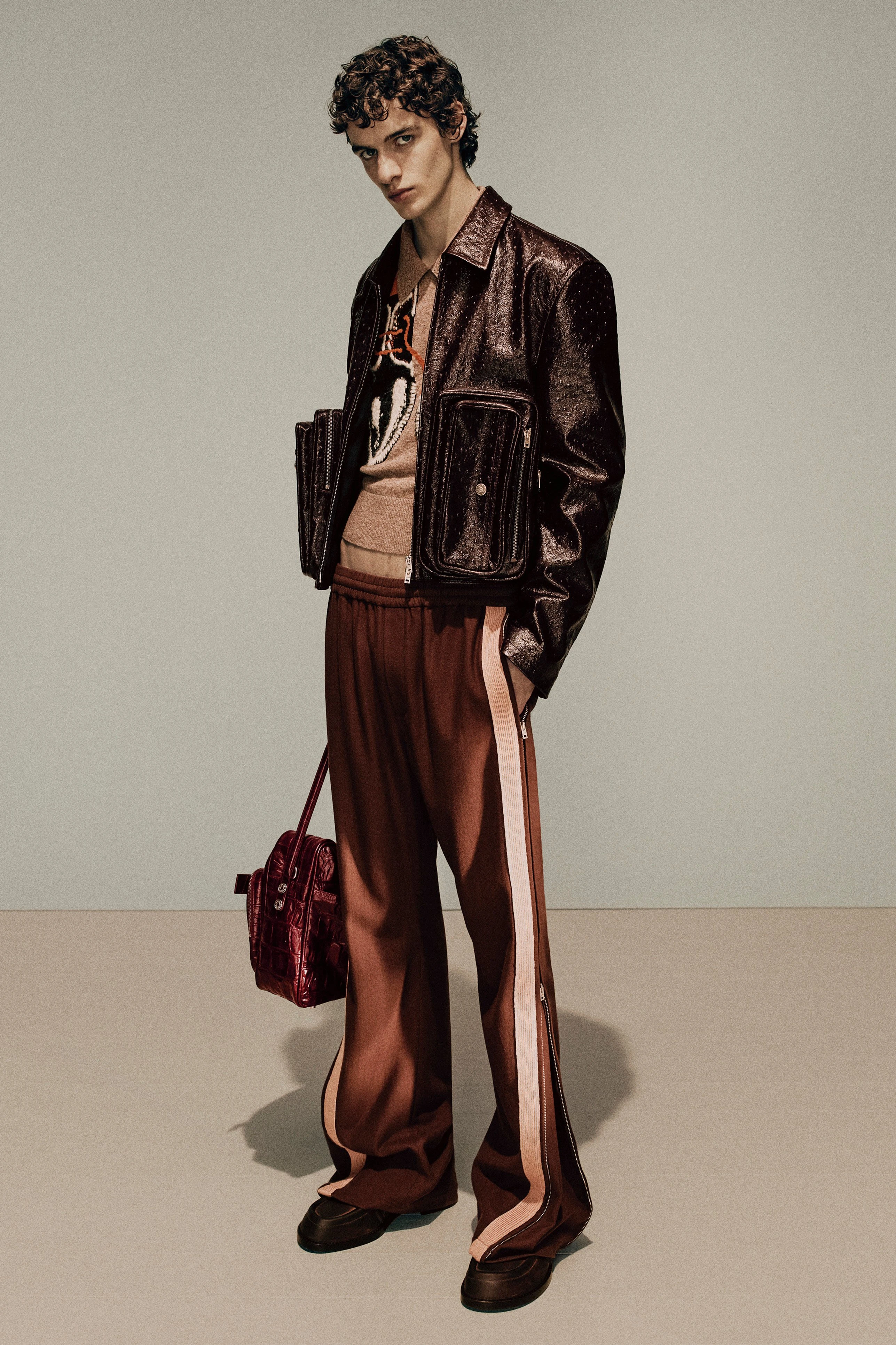 Acne Studios ұсынған ерлер киімі топтамасы: 2025 жылдың күзі