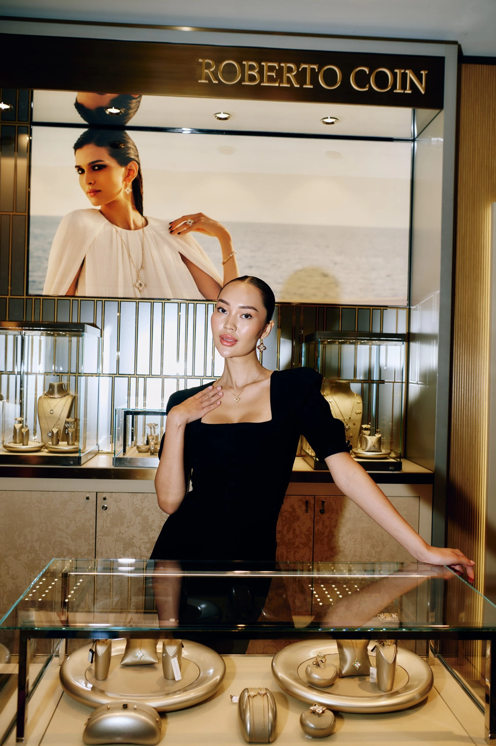 Saks Fifth Avenue Almaty-дағы жаңартылған Roberto Coin бұрышы