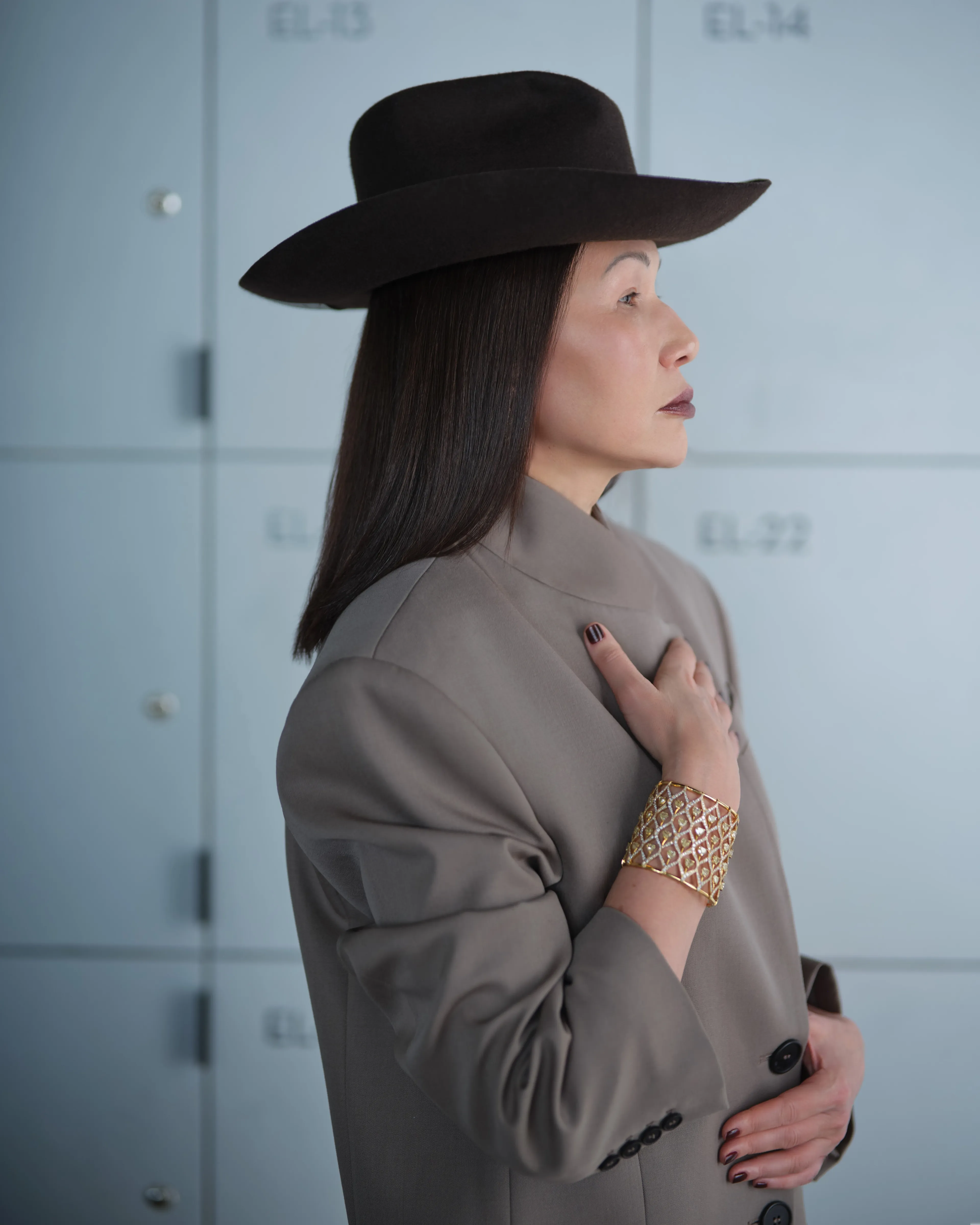 Жакет The Attico
Шляпа The Frankie Shop
Браслет Chopard High Jewellery