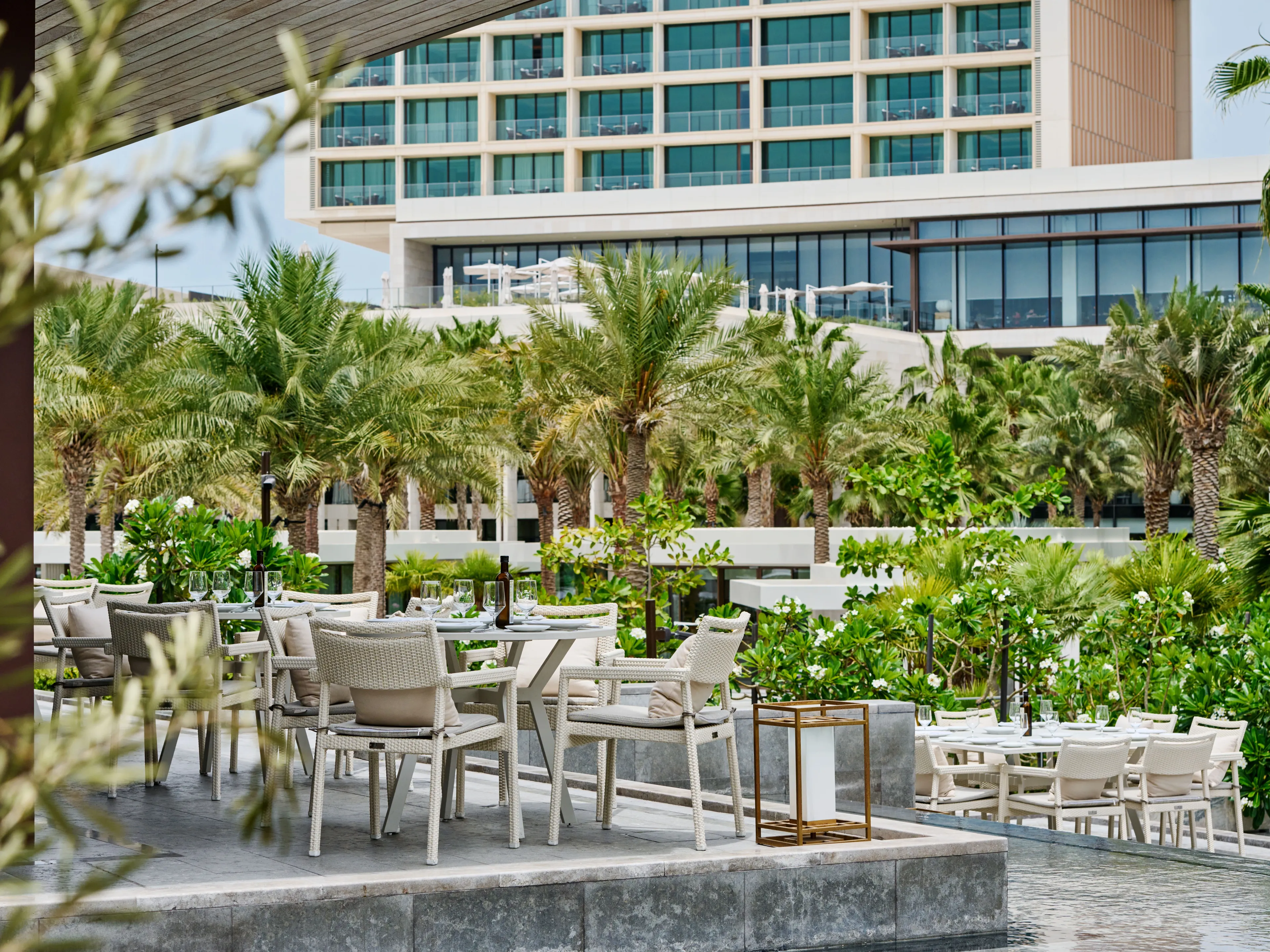 Еда на воде и бар в облаках: гастрономическое путешествие в Atlantis The Royal