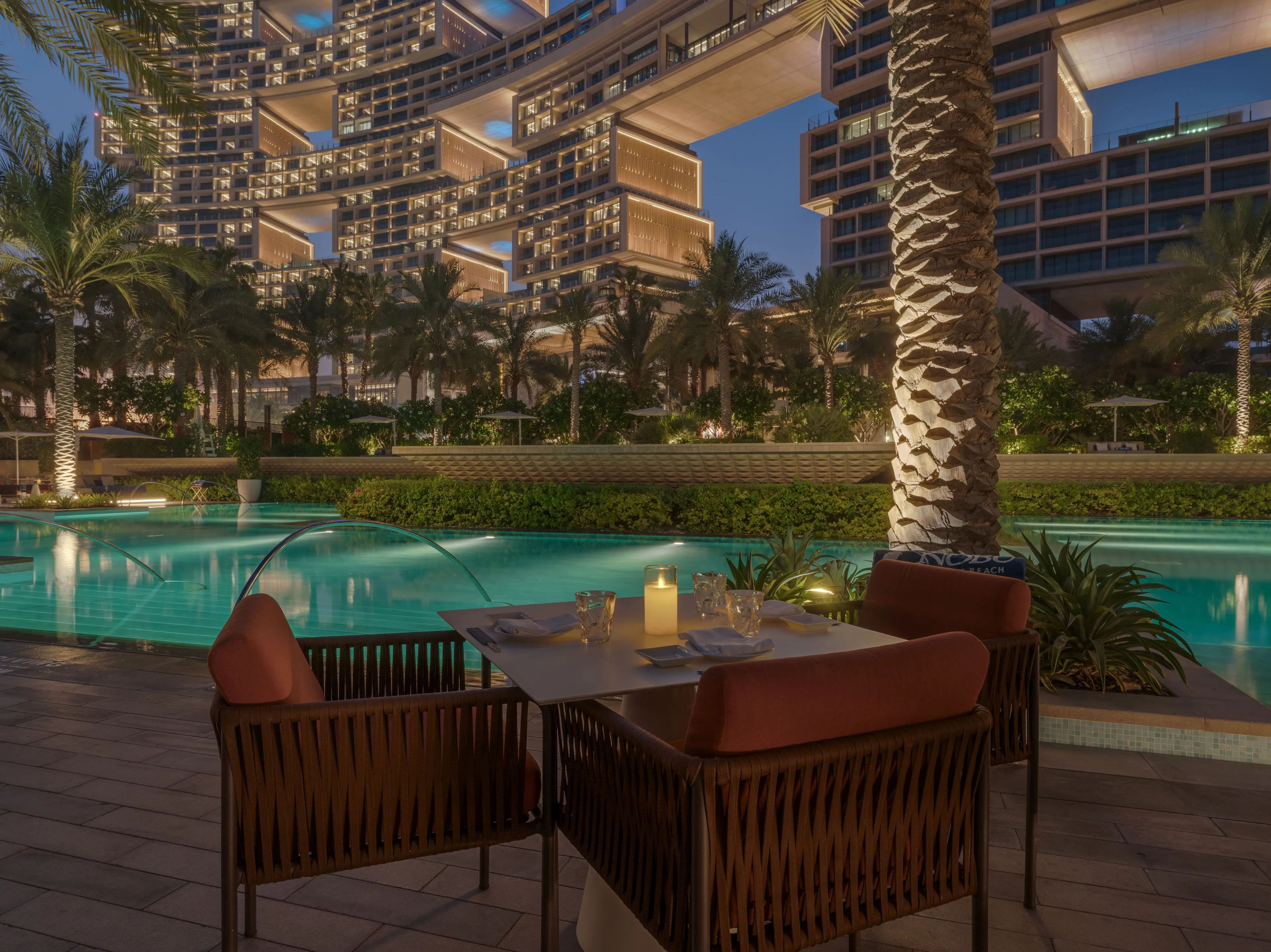 Еда на воде и бар в облаках: гастрономическое путешествие в Atlantis The Royal