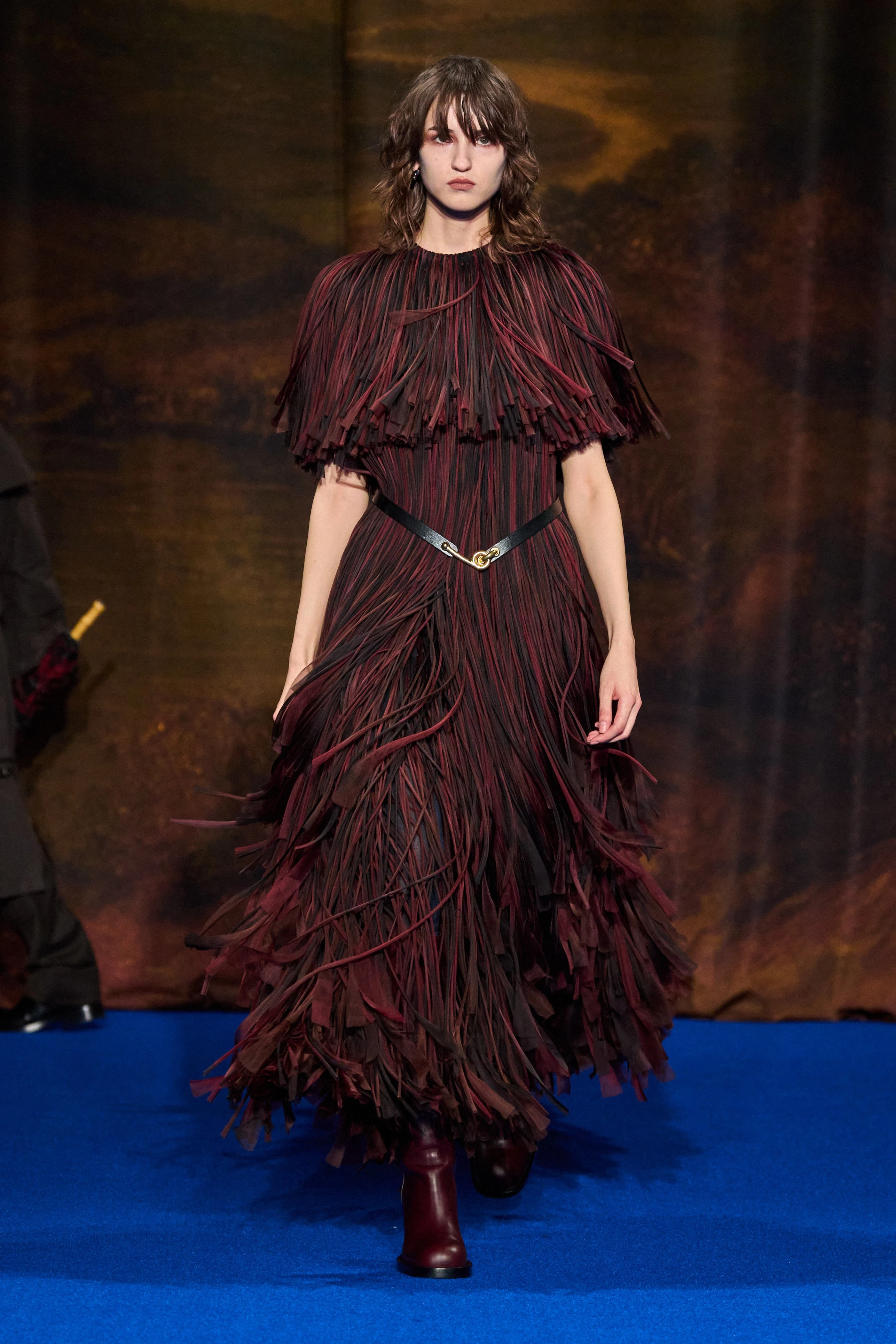 Рыцарь в сияющих доспехах: коллекция Burberry осень-зима 2025