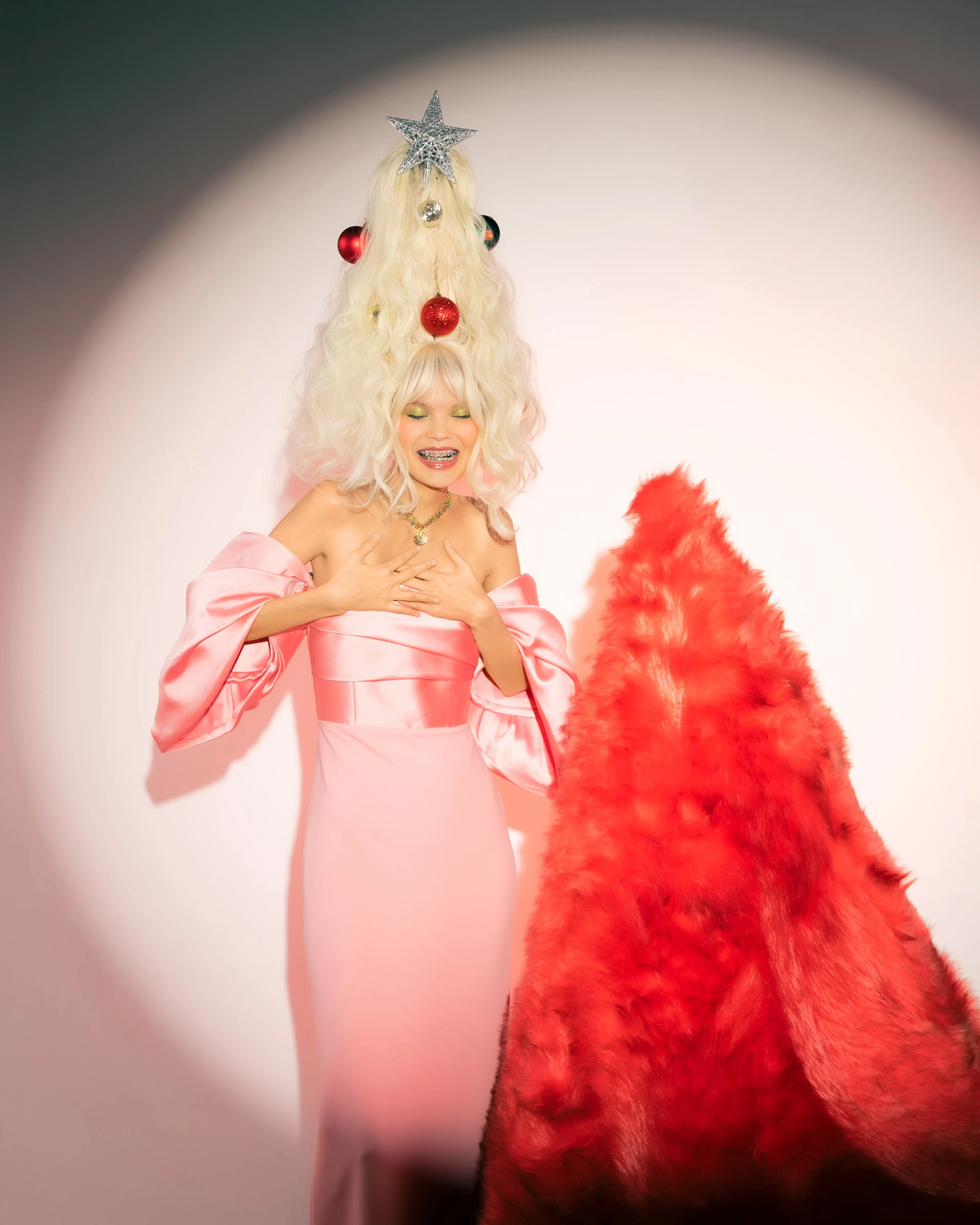 Tatler Lens: Она украла Новый год!