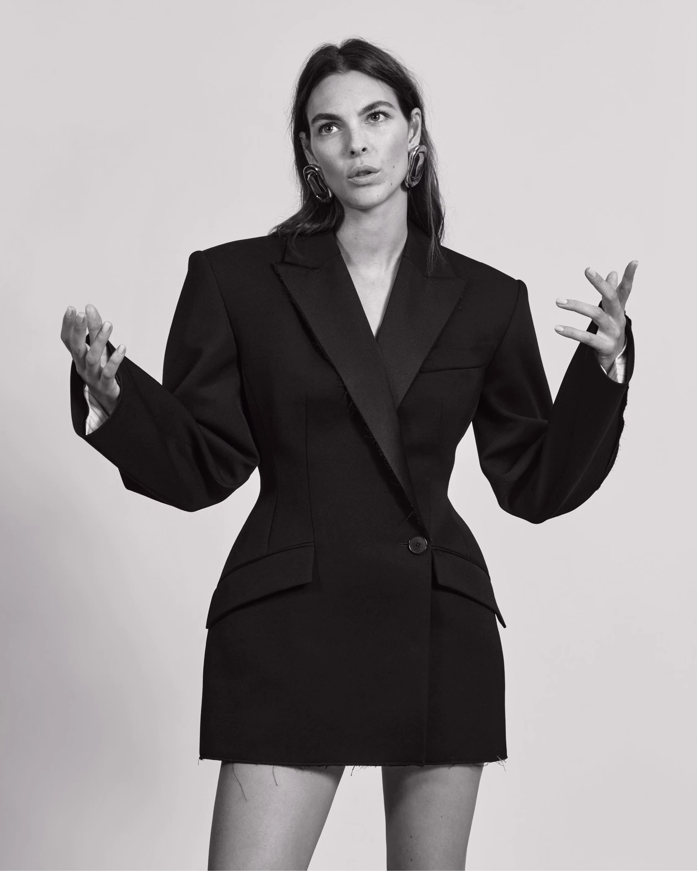 Givenchy-дегі жаңа дәуір: Сара Бертонның алғашқы жарнамалық науқаны