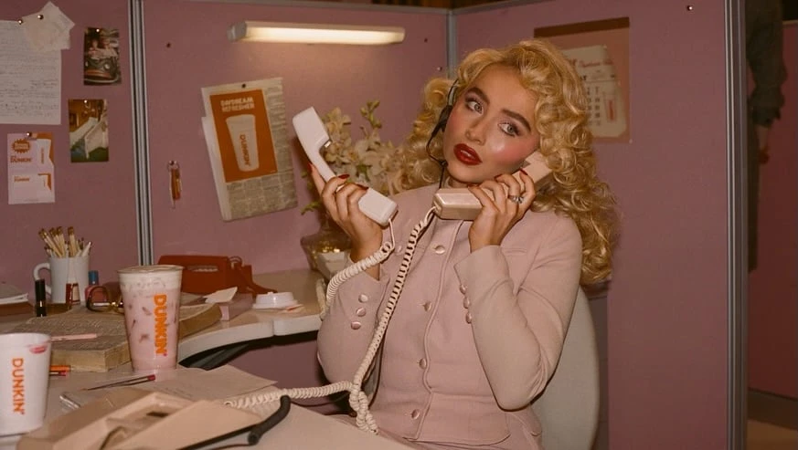 Instagram @sabrinacarpenter