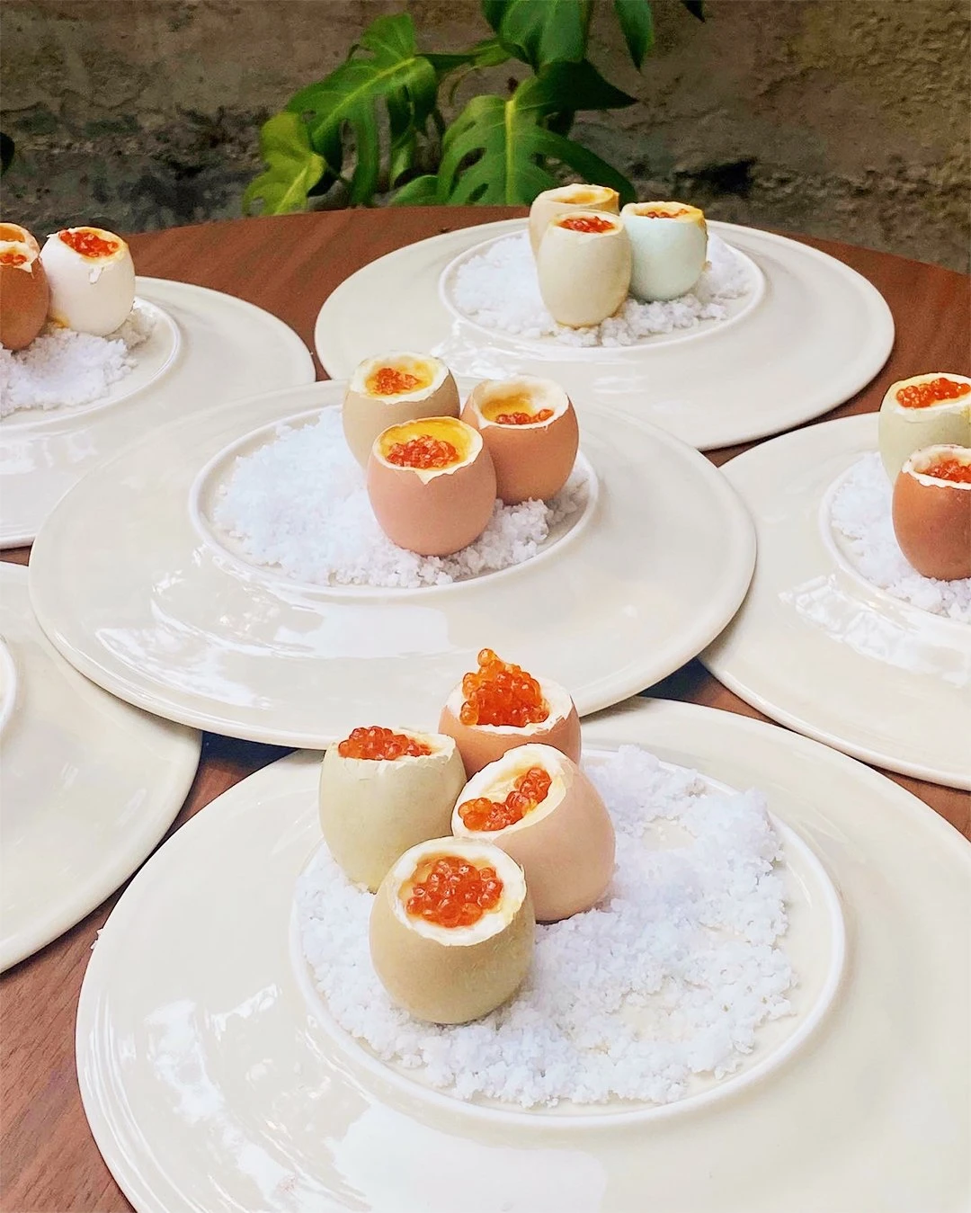 Меню высокой моды: кто накрывает столы для Chanel и Gucci