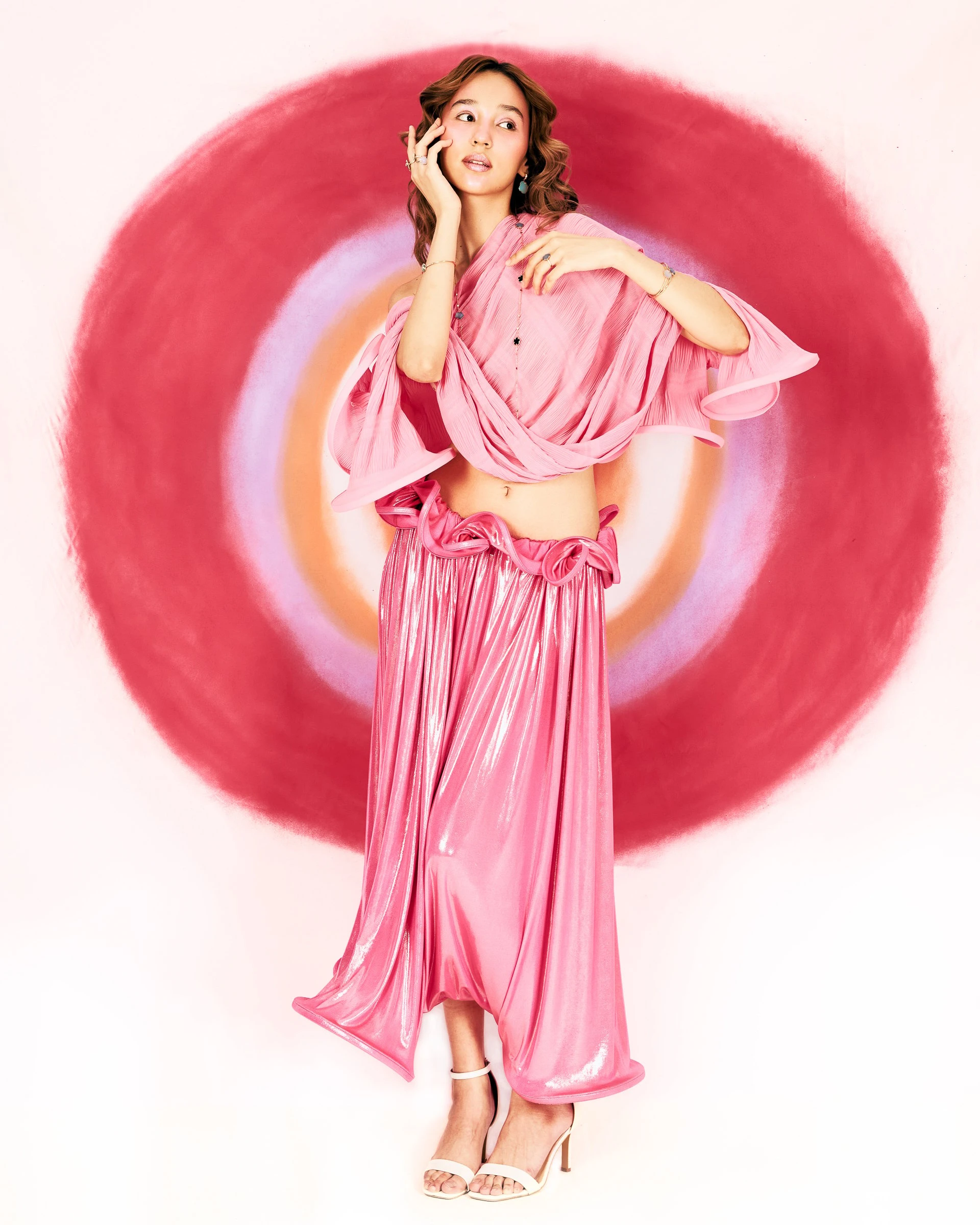 Сотуар: [TON JOLI LUNAIRE](https://www.instagram.com/sansiofficial?igsh=MWVlbW14aGw1ajFoeQ==)
Кольца: [PETIT JOLI LUNAIRE](https://www.instagram.com/sansiofficial?igsh=MWVlbW14aGw1ajFoeQ==)
Браслеты: [PETIT JOLI LUNAIRE](https://www.instagram.com/sansiofficial?igsh=MWVlbW14aGw1ajFoeQ==)
Серьги: [TON JOLI](https://www.instagram.com/sansiofficial?igsh=MWVlbW14aGw1ajFoeQ==)