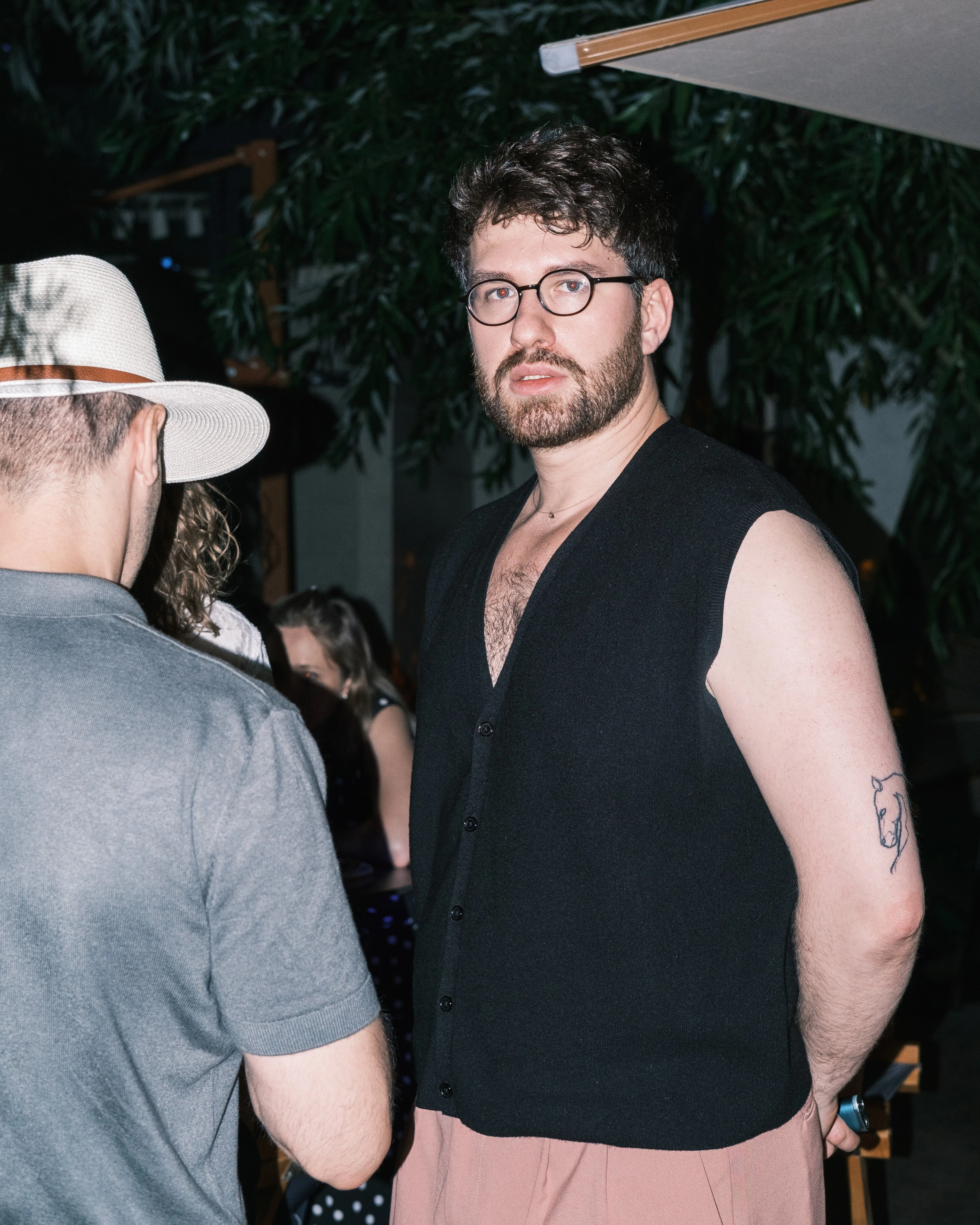 Tatler-дің Sunset Soirée кеші: достардың бассейн басындағы жазғы кездесуі