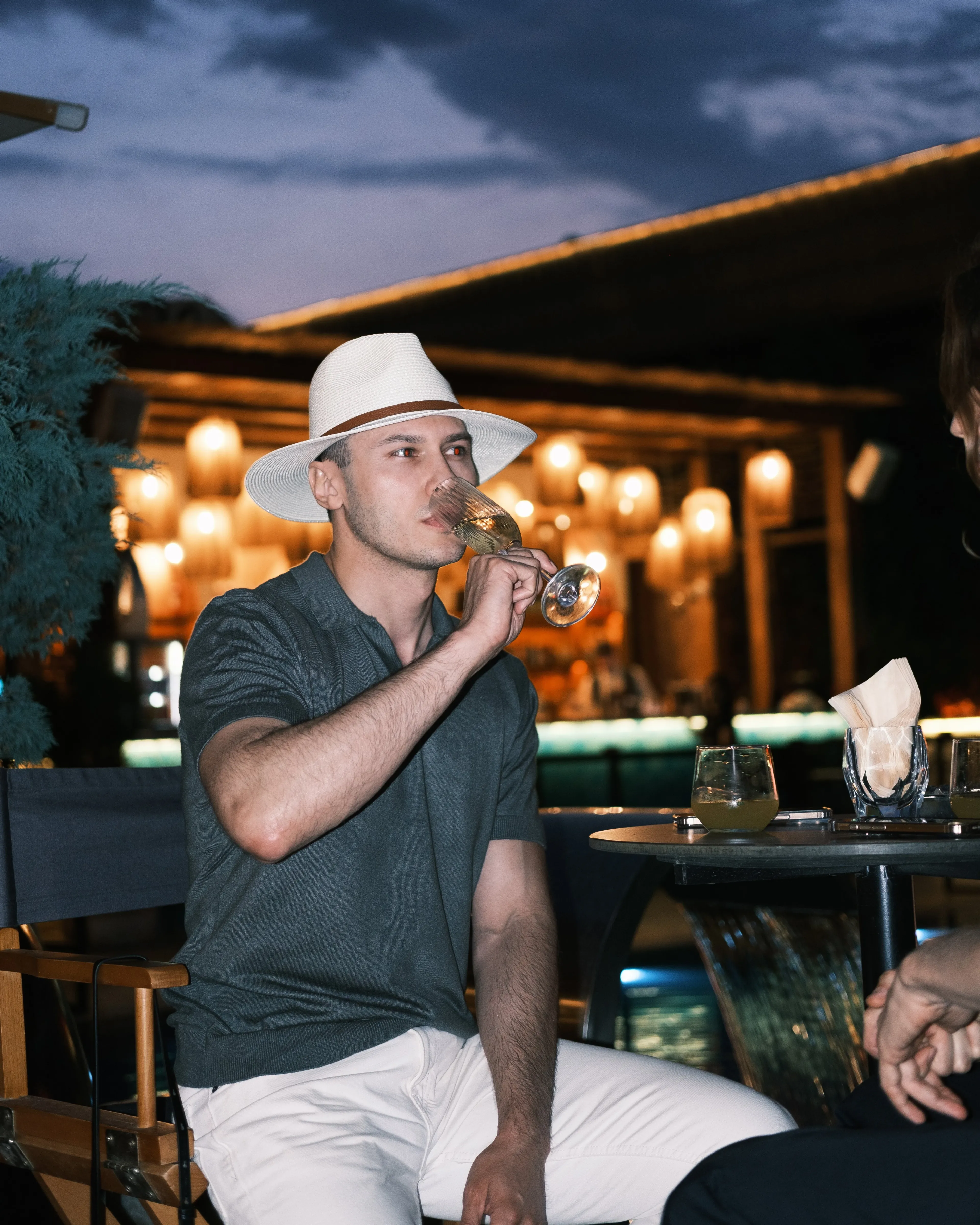 Tatler-дің Sunset Soirée кеші: достардың бассейн басындағы жазғы кездесуі