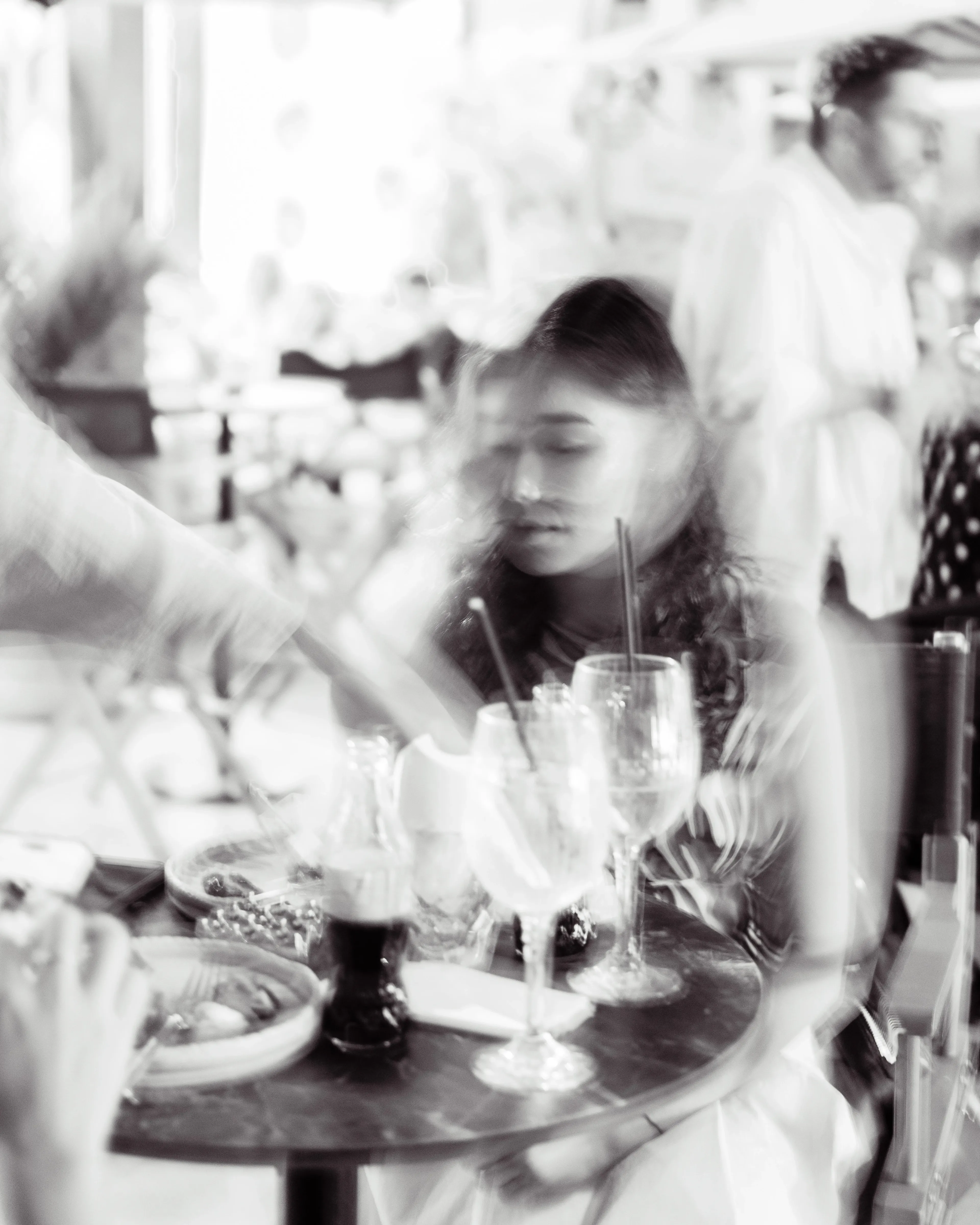 Tatler-дің Sunset Soirée кеші: достардың бассейн басындағы жазғы кездесуі