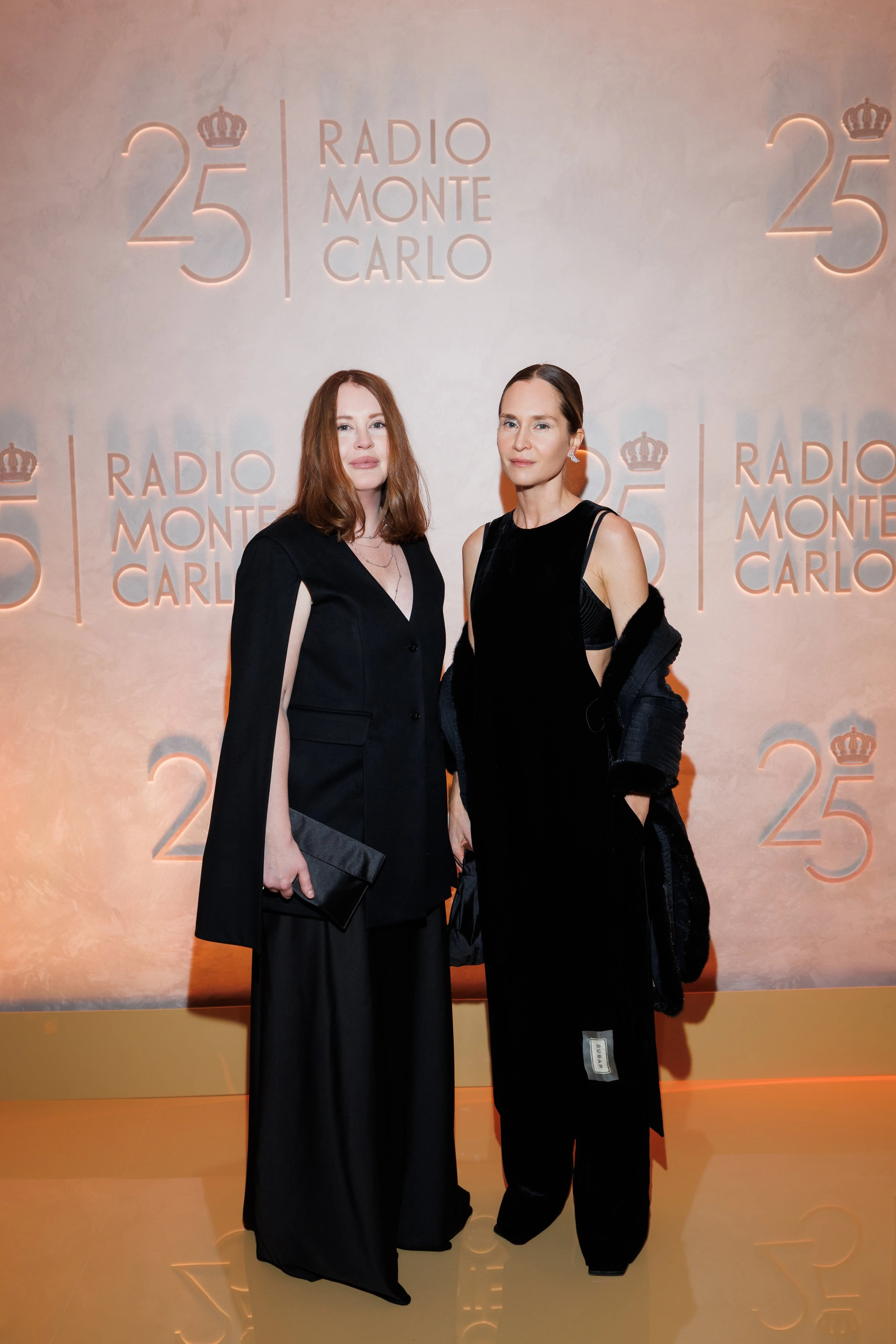 Юля мен Алиса Рубандар