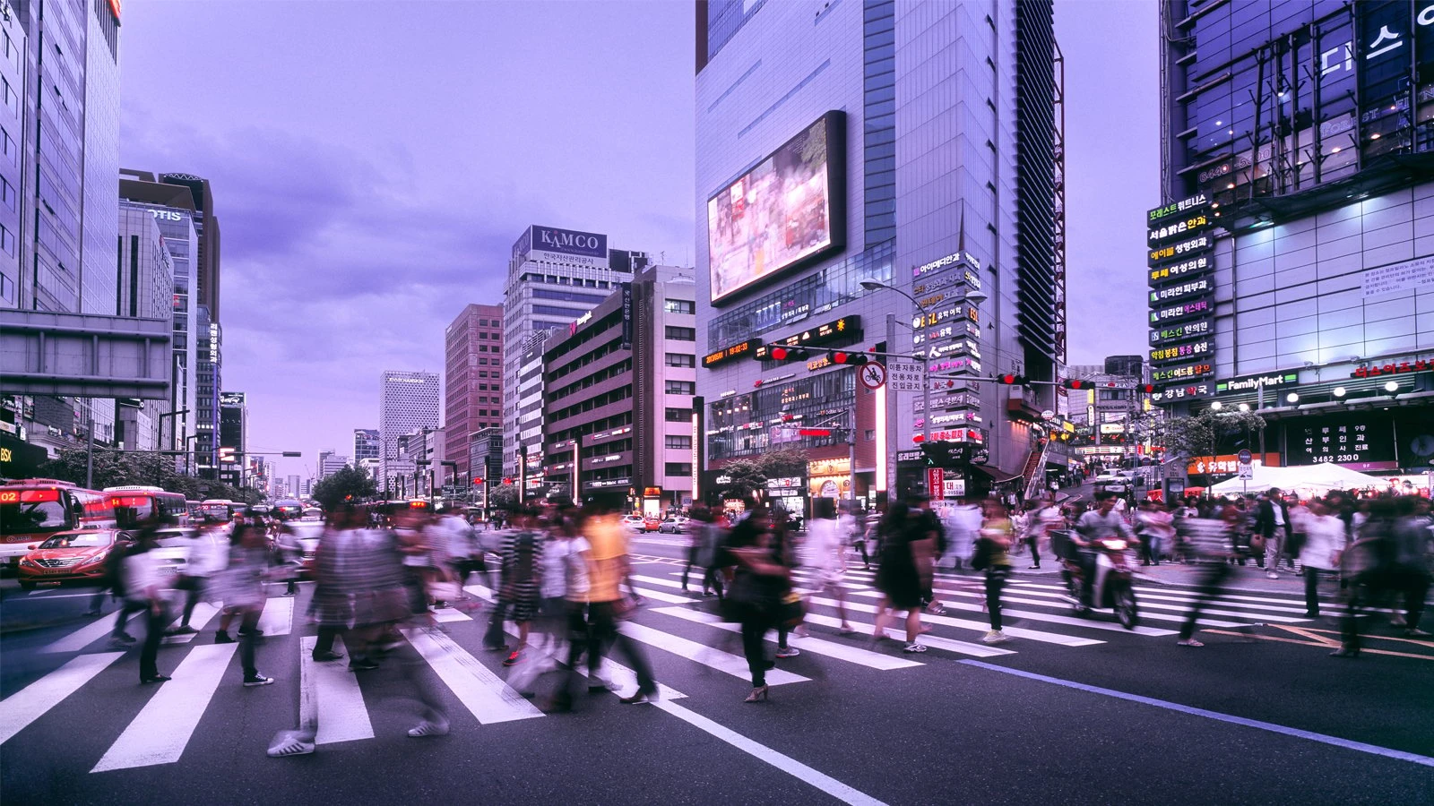 Улица в районе Каннам в Сеуле | Getty Images