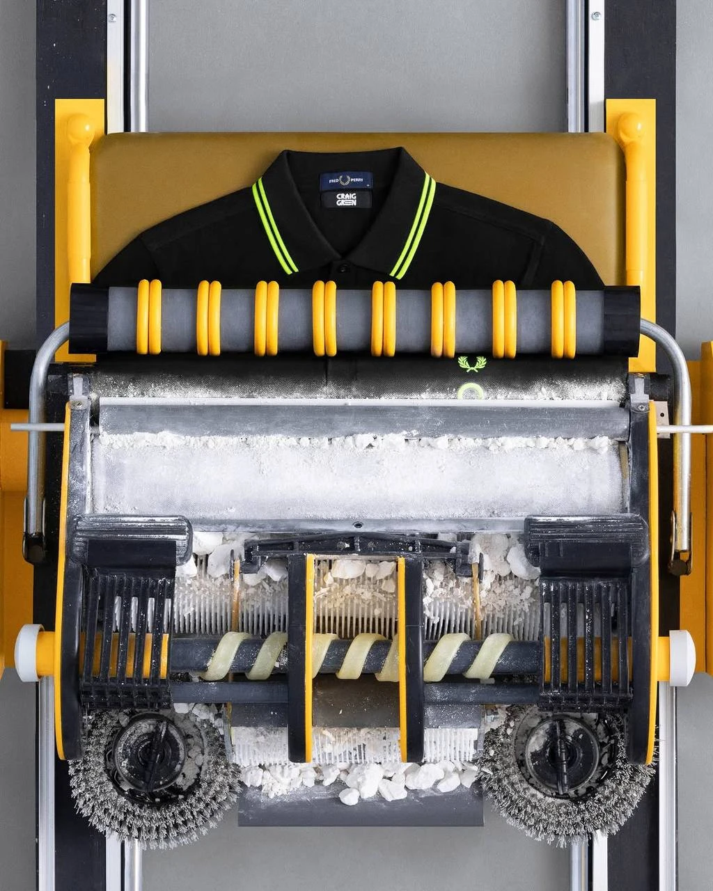 Субмәдениеттерден шабыт алған стиль: Fred Perry x Craig Green жаңа топтамасы