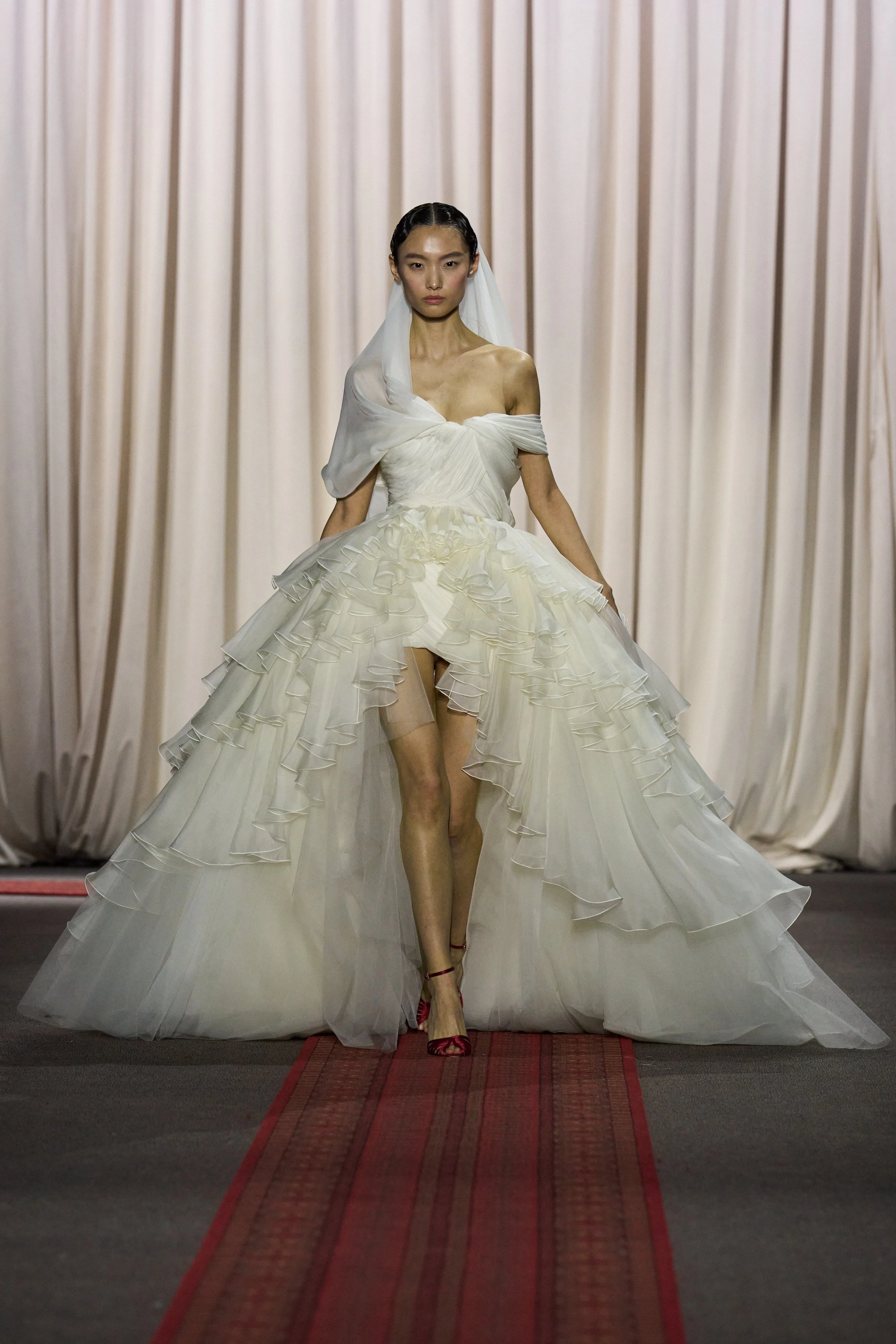 Как прошел первый день Недели высокой моды в Париже