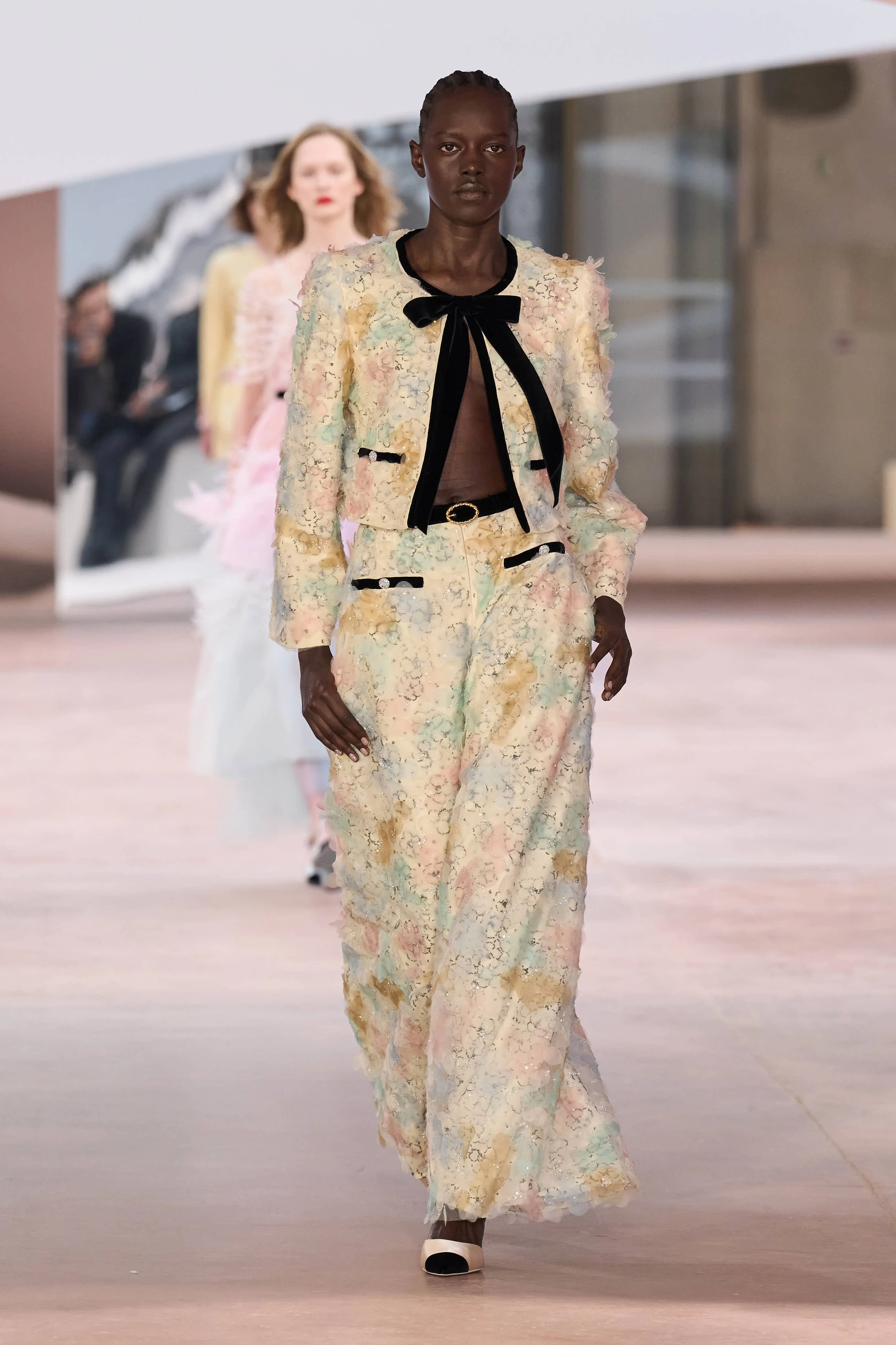 110 лет высокой моды: кутюрная коллекция Chanel весна 2025