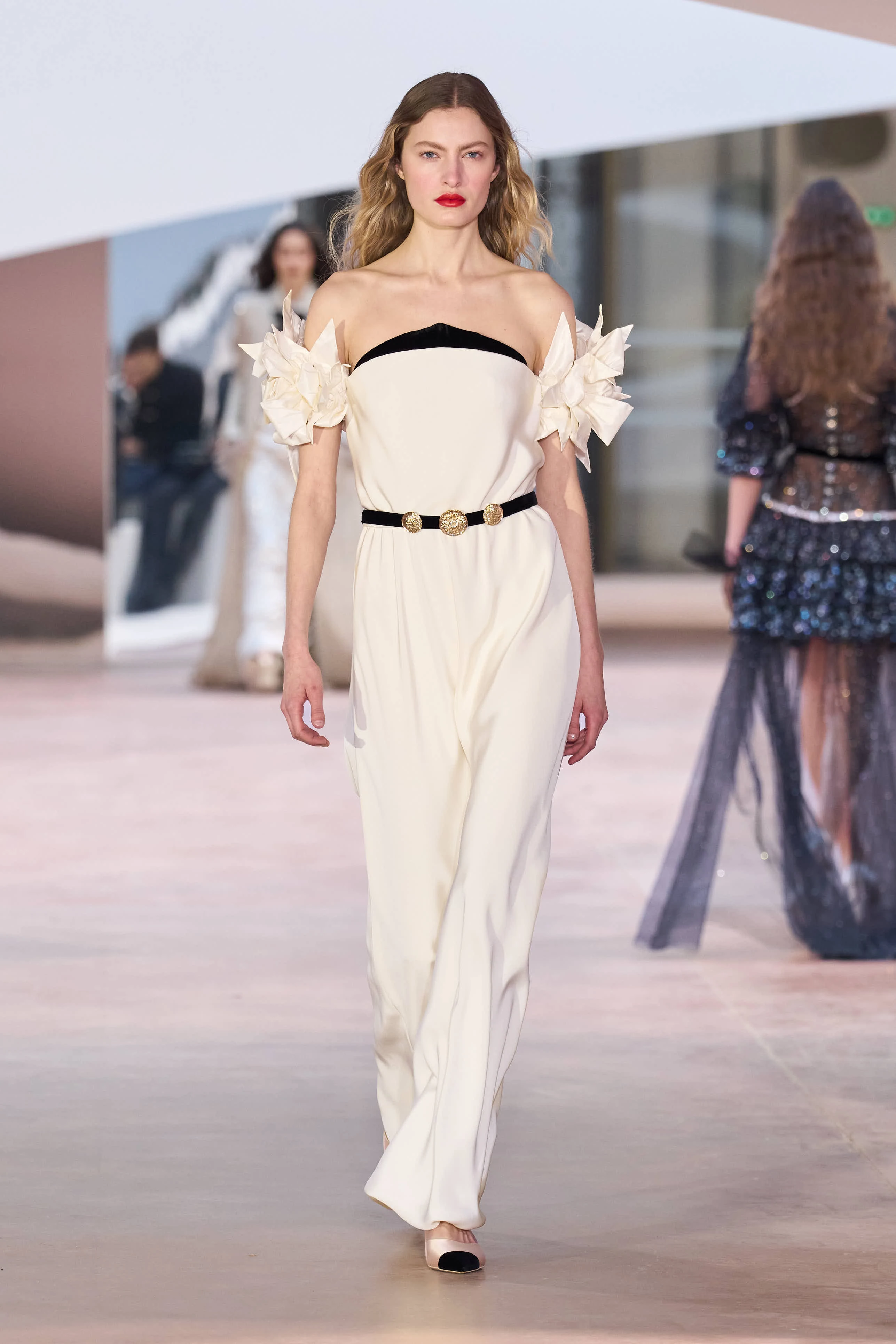 110 лет высокой моды: кутюрная коллекция Chanel весна 2025