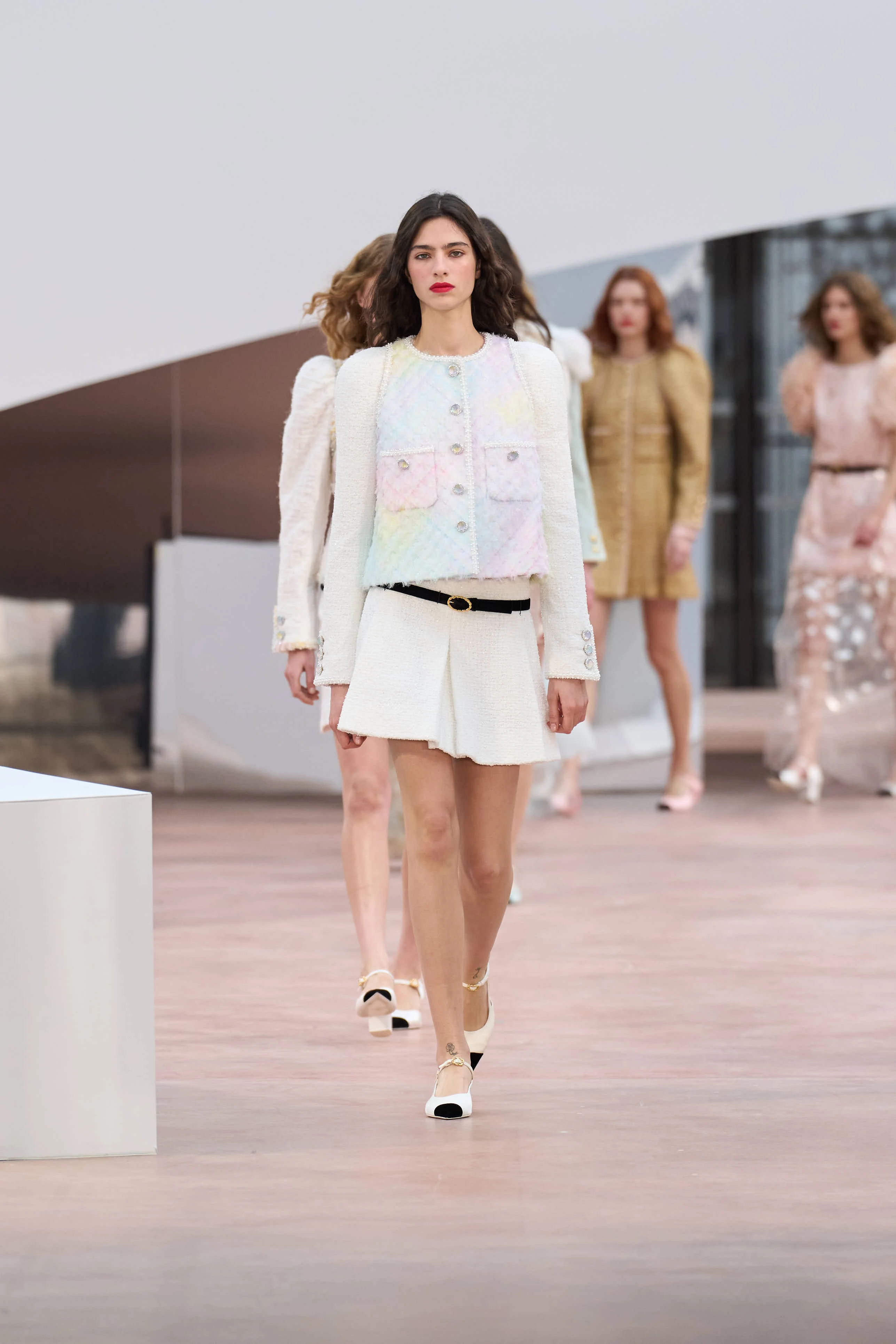 110 лет высокой моды: кутюрная коллекция Chanel весна 2025