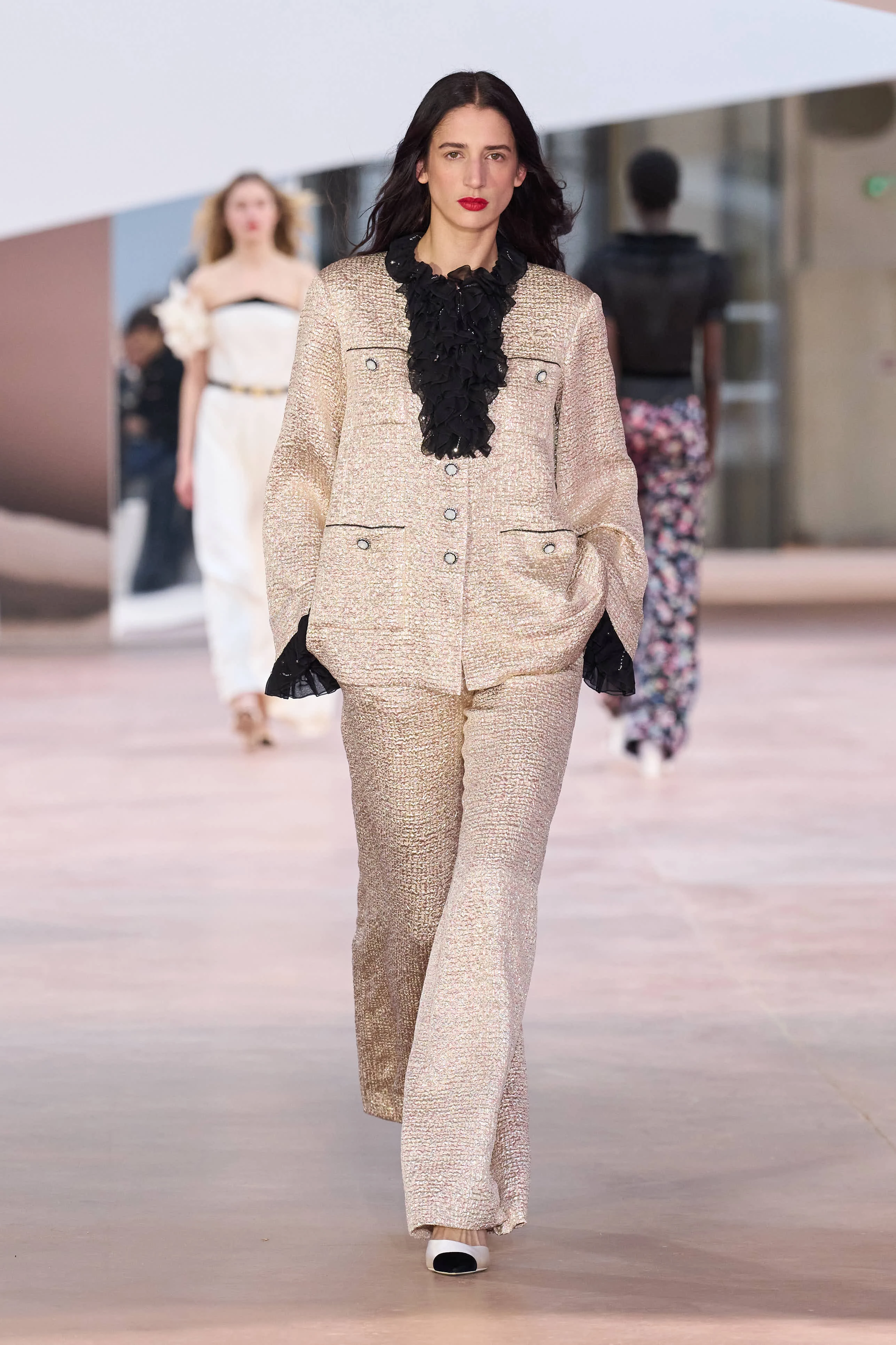 110 лет высокой моды: кутюрная коллекция Chanel весна 2025