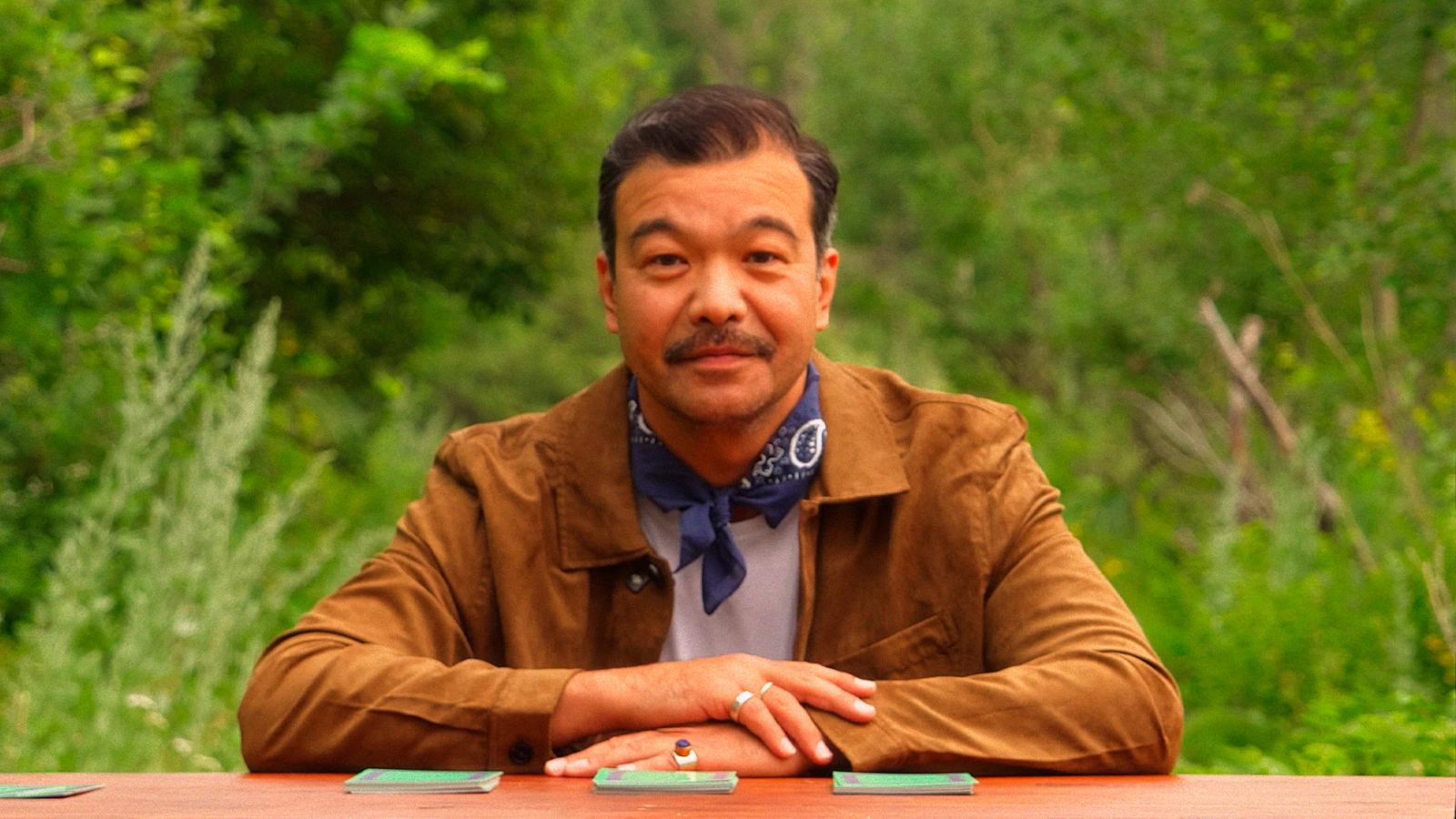 Гадания с Tatler: Азиз Бейшеналиев в рубрике «Карты на стол»