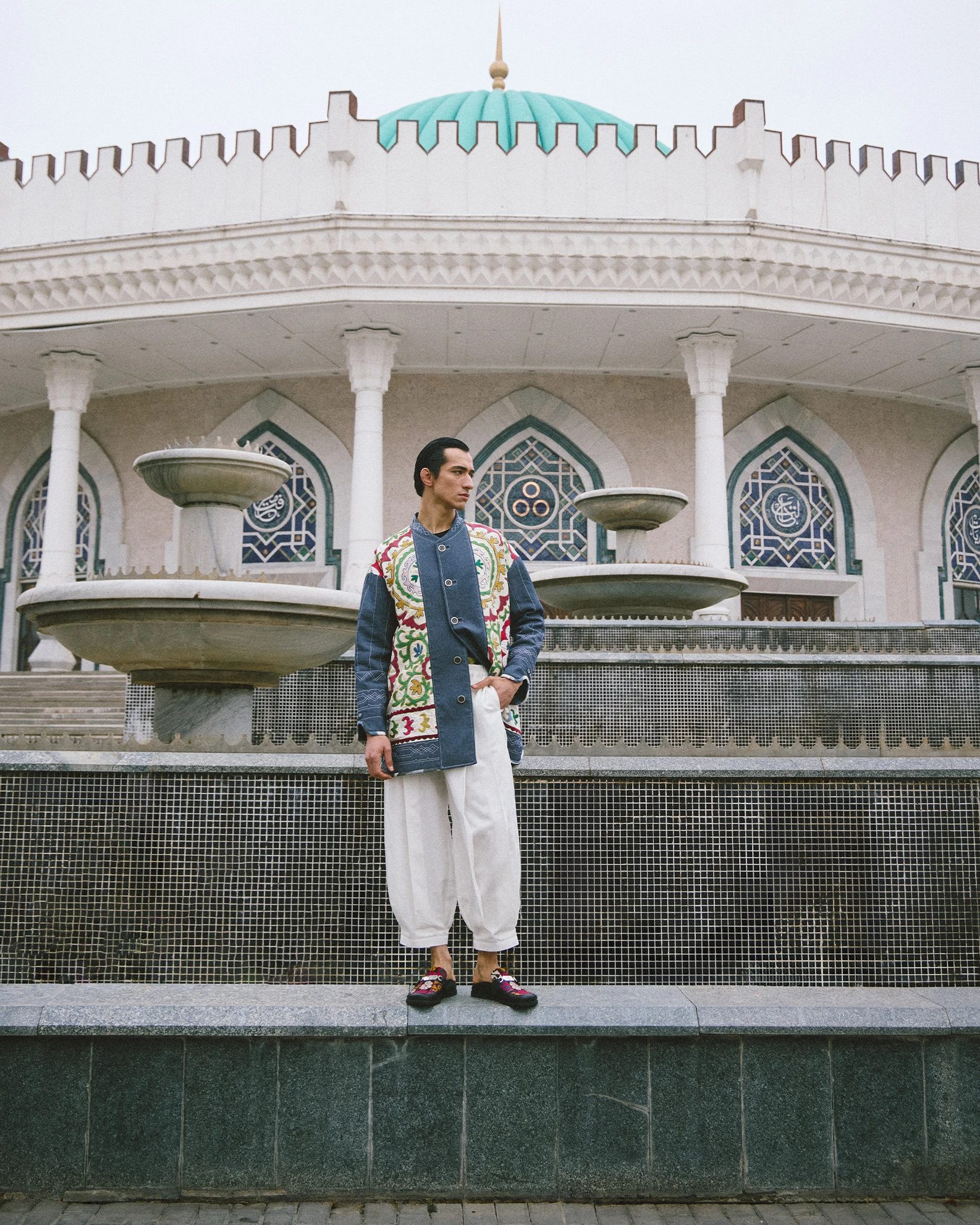 Куртка, футболка, брюки, мюли: Lali