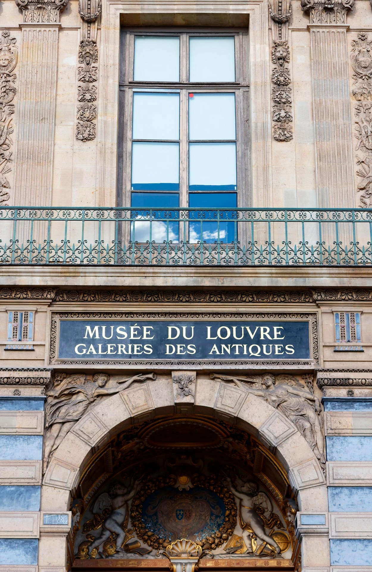 Дерзкая Сидни Суини, скандал на концерте Coldplay, экстрасенсы и другие события, которые сделали 2025 год незабываемым