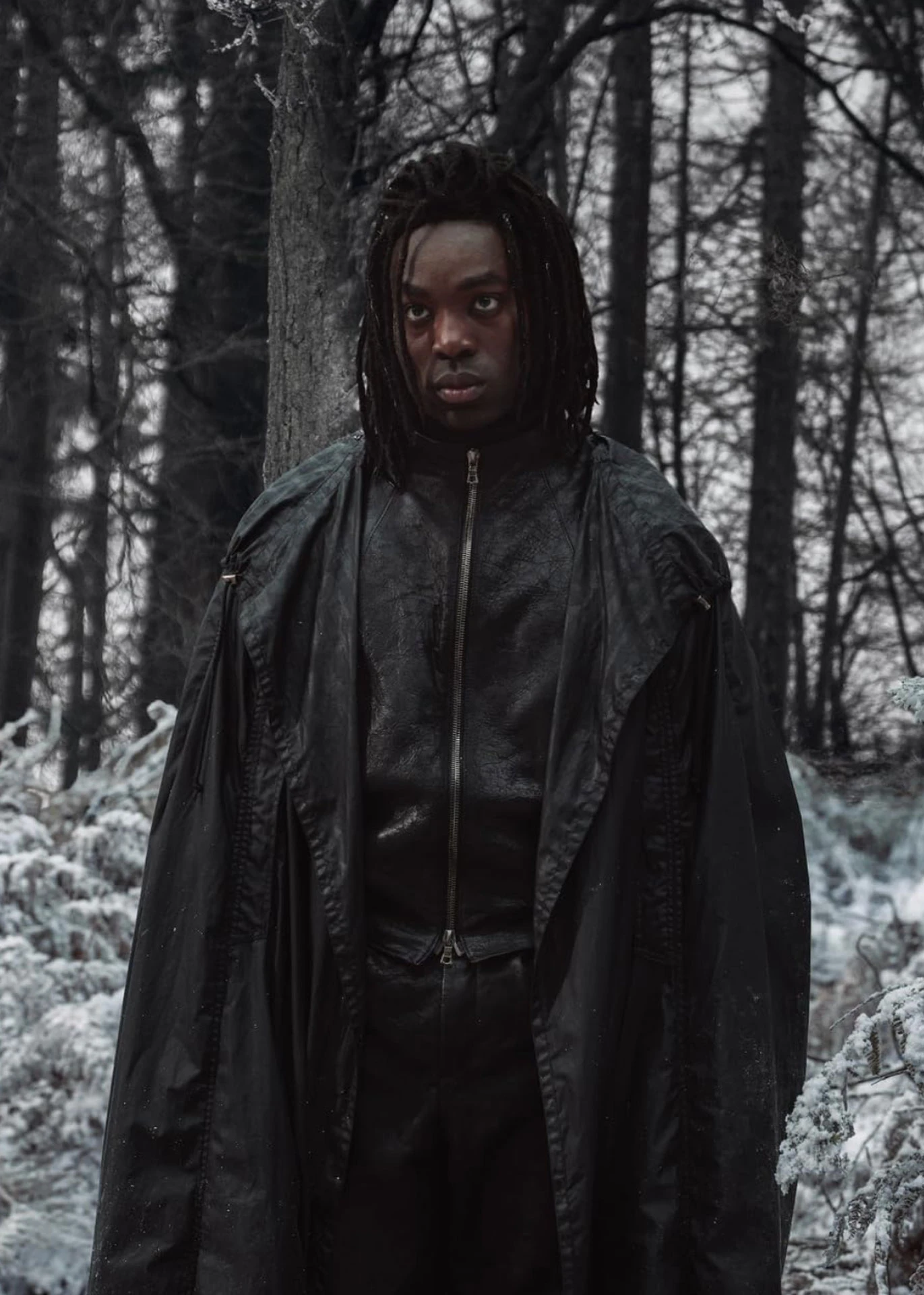 Паапу Эссьеду  в роли Северуса Снейпа | Кадр из сериала «Гарри Поттер» | IMDb