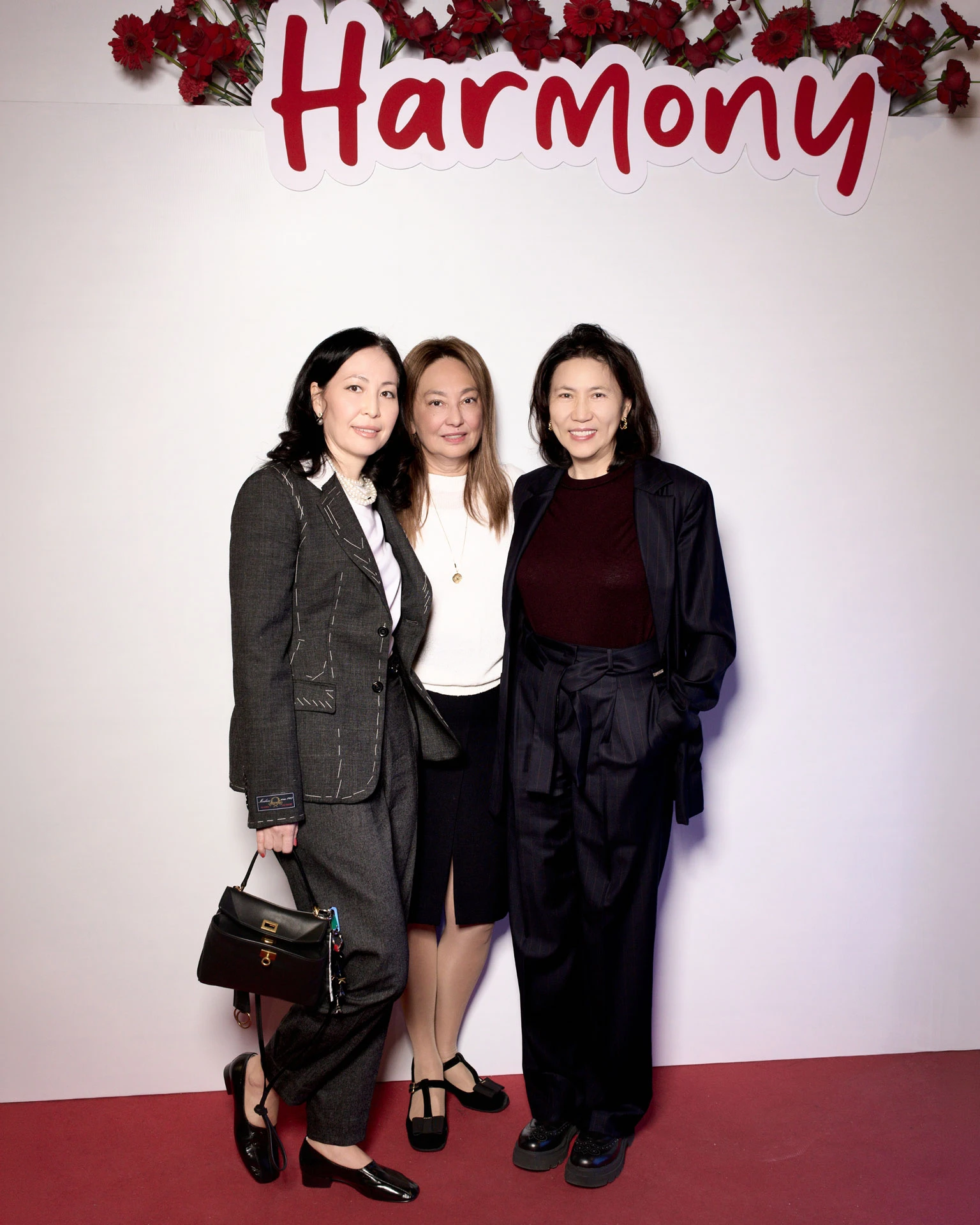 Гостья, Айман Тунгушбаева и Мэй Оспанова | Архив пресс-служб