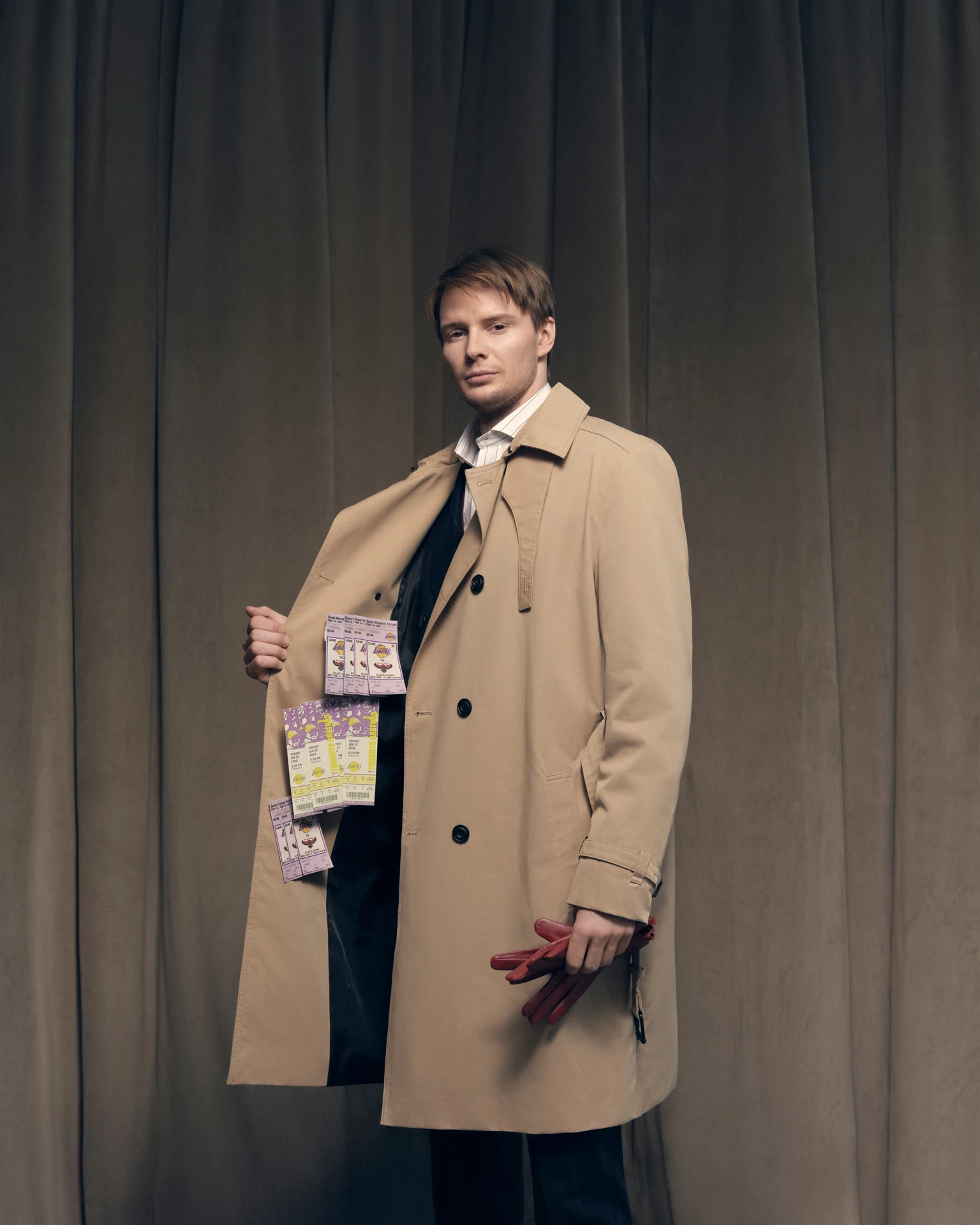 Александр Бублик | Фотограф: Бауыржан Бисмильдин | Костюм, сорочка и кардиган, все Triumph Pret-a-Porter
